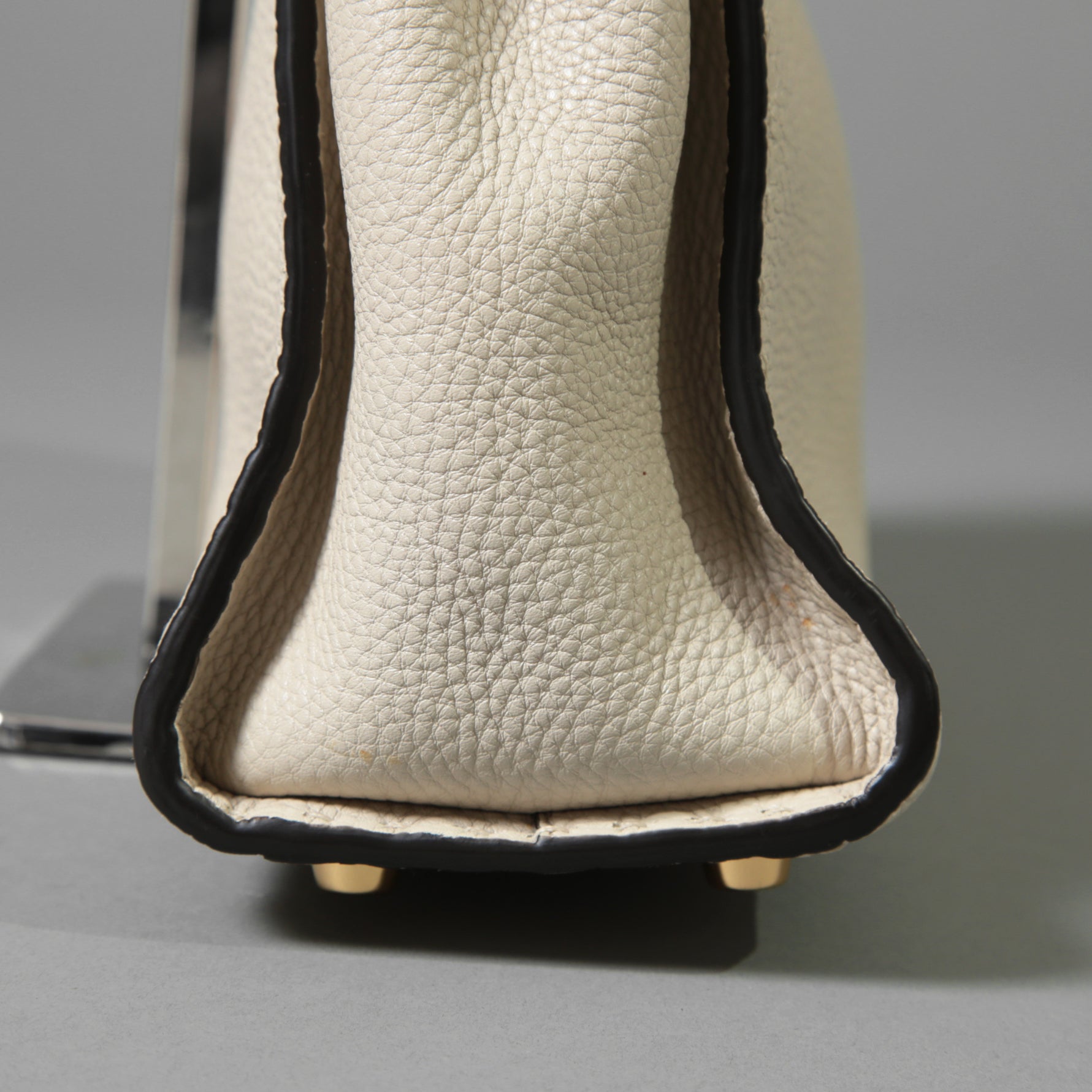 FENDI フェンディ / selleriaセレリア ピーカブー ミディアム  / カーフレザー / スカーフ付き / クリーム x グレー x ピンク x ゴールド（金具）