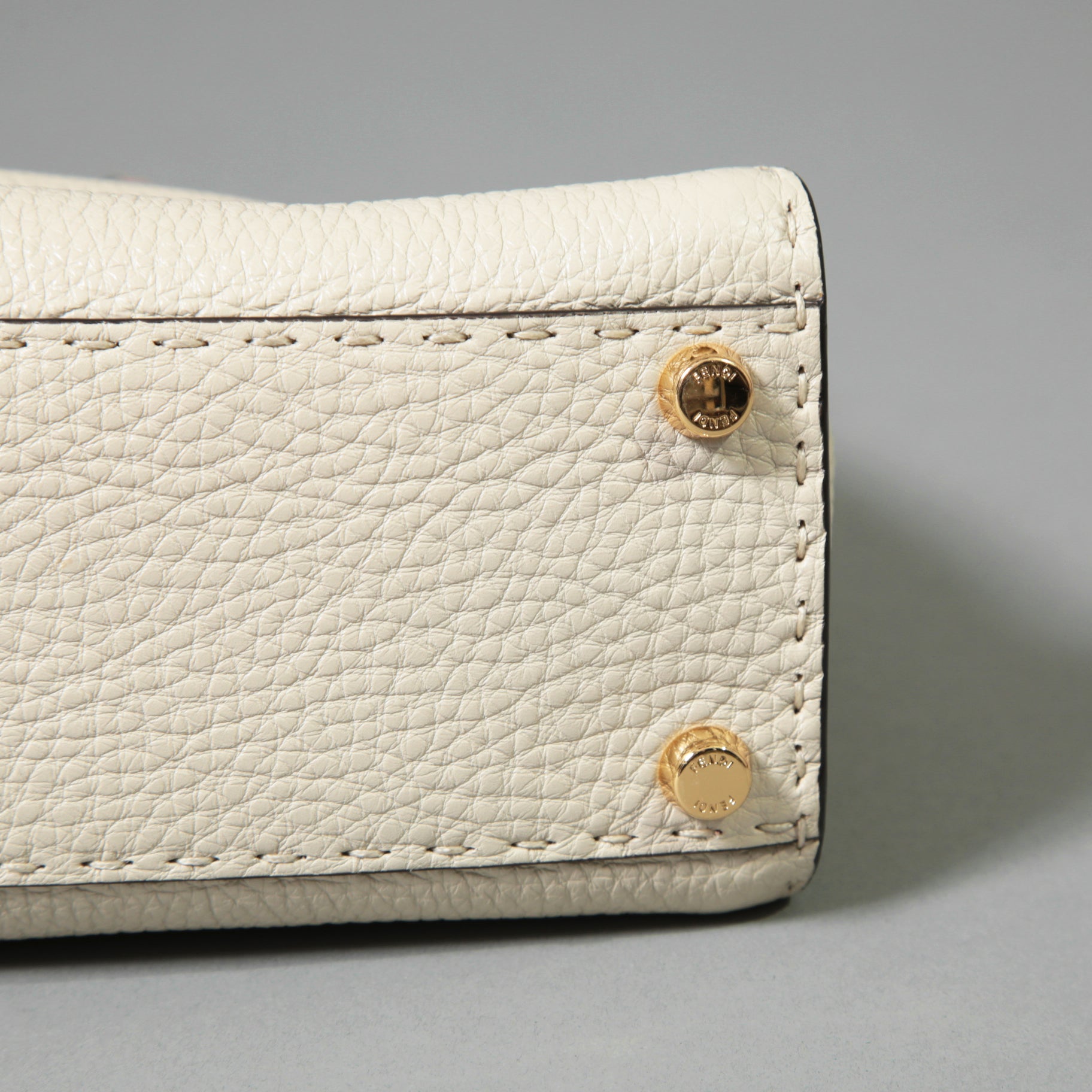 FENDI フェンディ / 美品 selleriaセレリア ピーカブー ミディアム  / カーフレザー / スカーフ付き / クリーム x グレー x ピンク x ゴールド（金具）