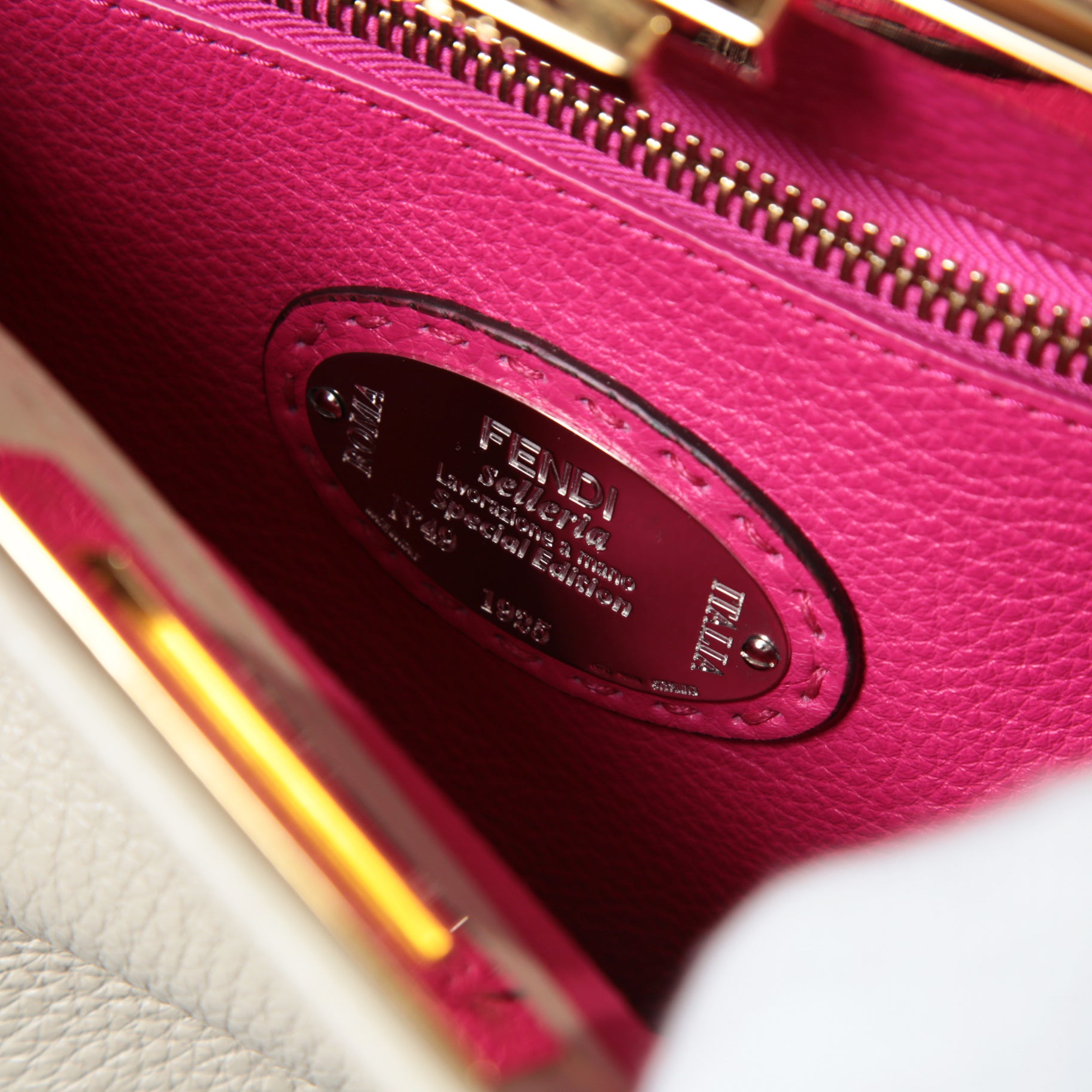 FENDI フェンディ / 美品 selleriaセレリア ピーカブー ミディアム  / カーフレザー / スカーフ付き / クリーム x グレー x ピンク x ゴールド（金具）