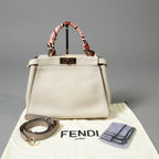 FENDI フェンディ / 美品 selleriaセレリア ピーカブー ミディアム  / カーフレザー / スカーフ付き / クリーム x グレー x ピンク x ゴールド（金具）