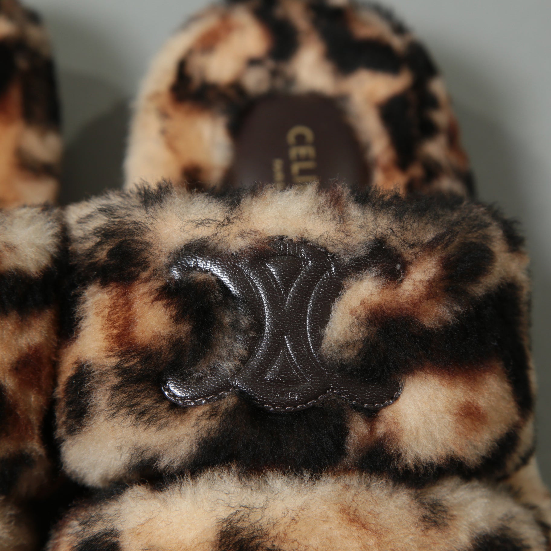 CELINE セリーヌ / 美品 SLIDES TRIOMPHE IN SHEARLING  スライド トリオンフ サンダル / ムートン / size 36 (23cm) レオパード シューズ