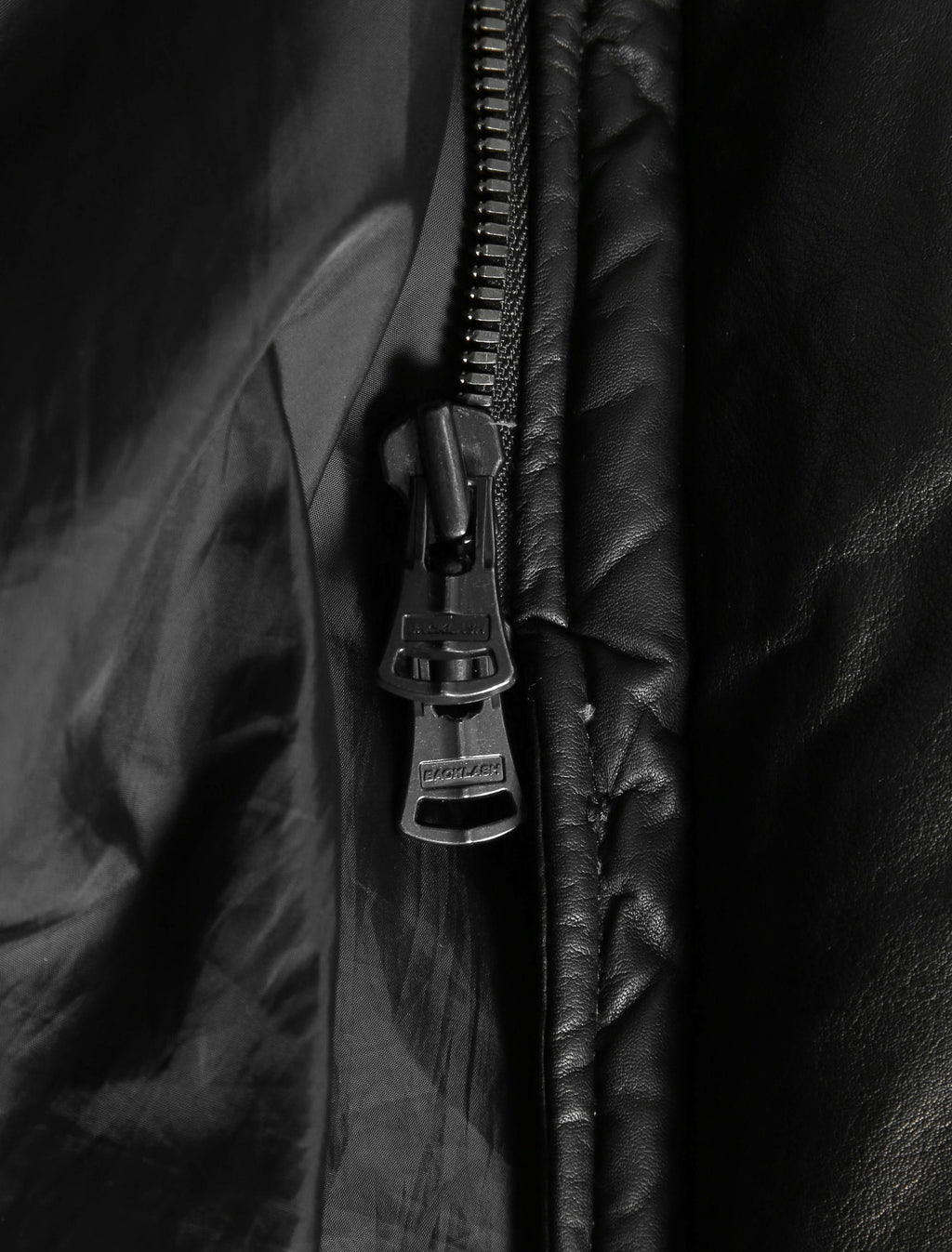 希少 新品 イサムカタヤマ バックラッシュ / HOODED DOWN COAT / KANGAROO + POLISH WHITE GOOSE / size XL (BLACK) レザー ダウン コート