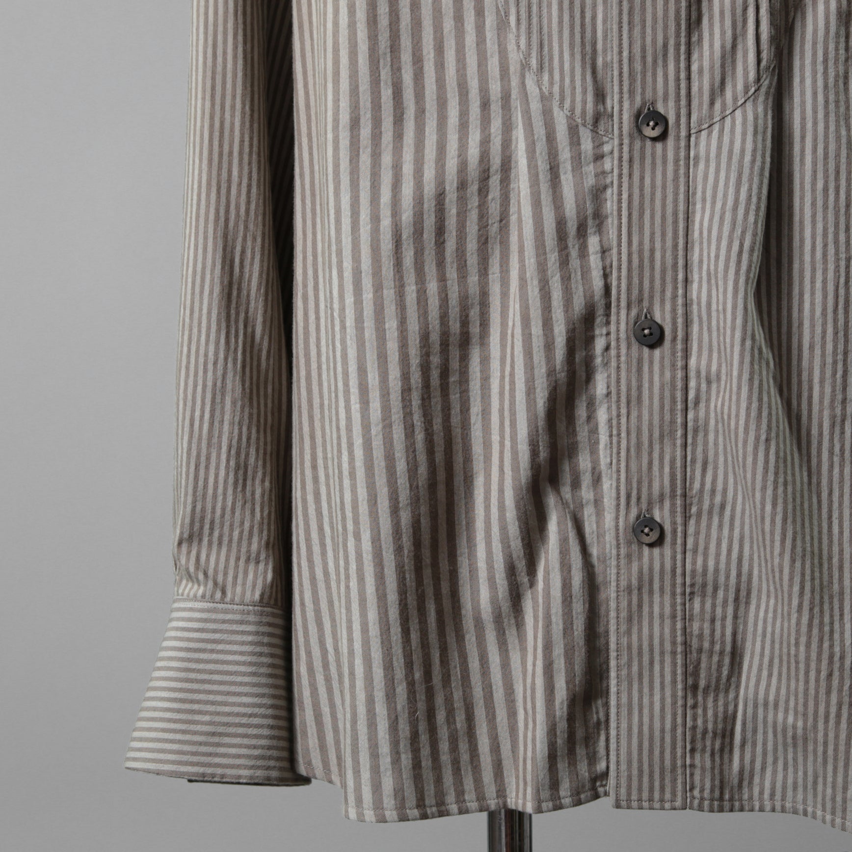 ZIGGY CHEN ジギーチェン / 24AW 美品 Pleated Stripe Shirt / 長袖シャツ/ 0M2430717 / size 44 (GRAY）