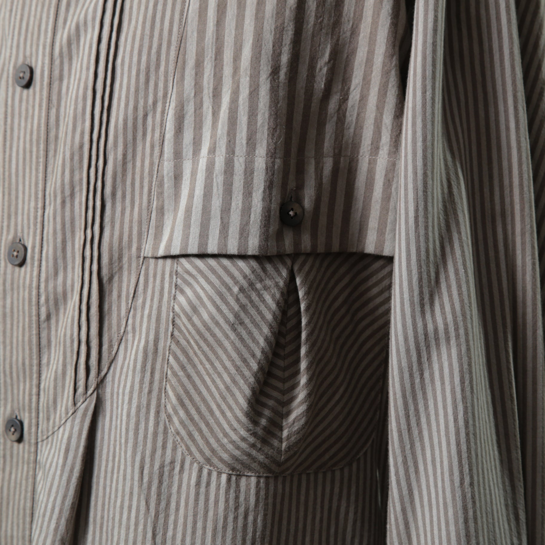 ZIGGY CHEN ジギーチェン / 24AW 美品 Pleated Stripe Shirt / 長袖シャツ/ 0M2430717 / size 44 (GRAY）