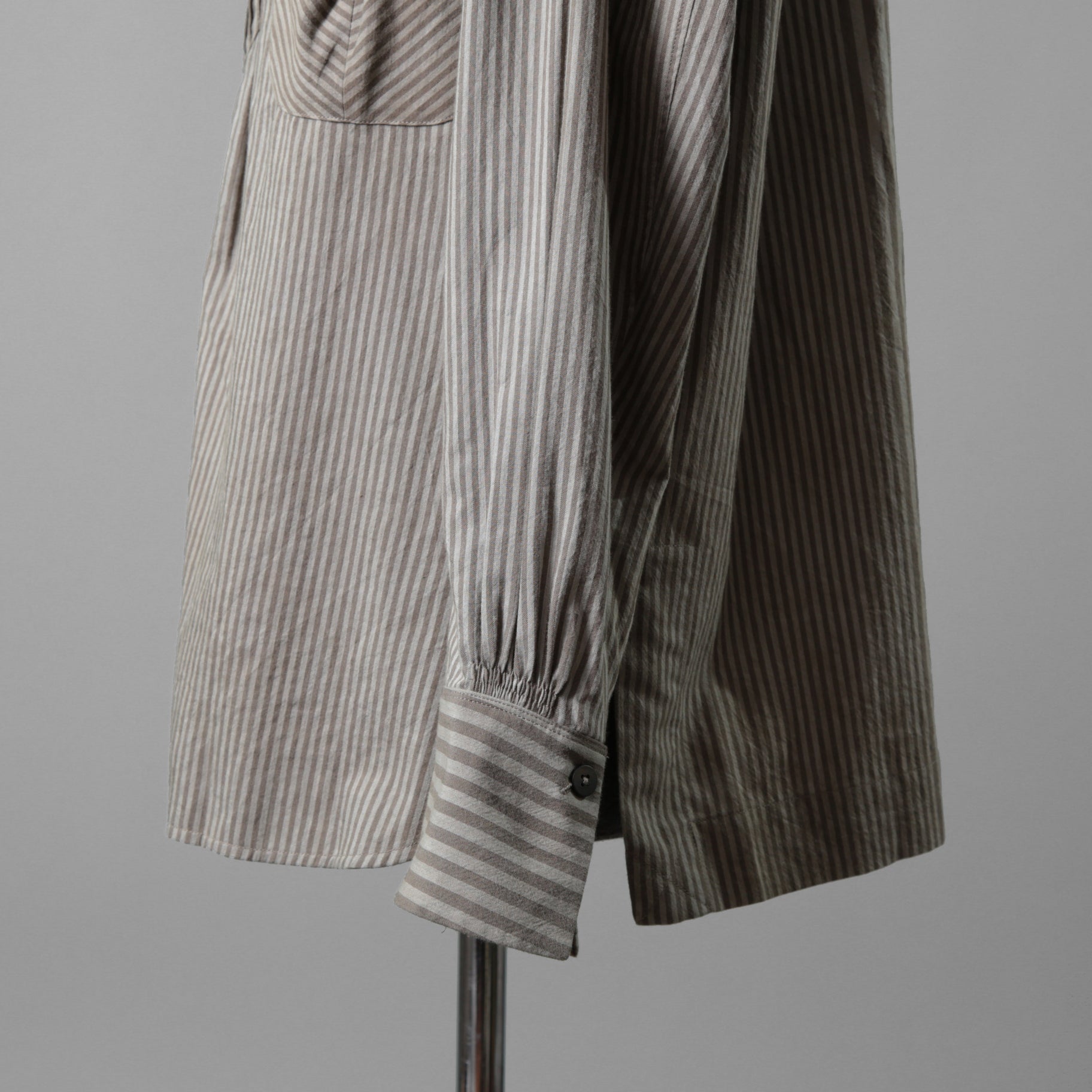 ZIGGY CHEN ジギーチェン / 24AW 美品 Pleated Stripe Shirt / 長袖シャツ/ 0M2430717 / size 44 (GRAY）