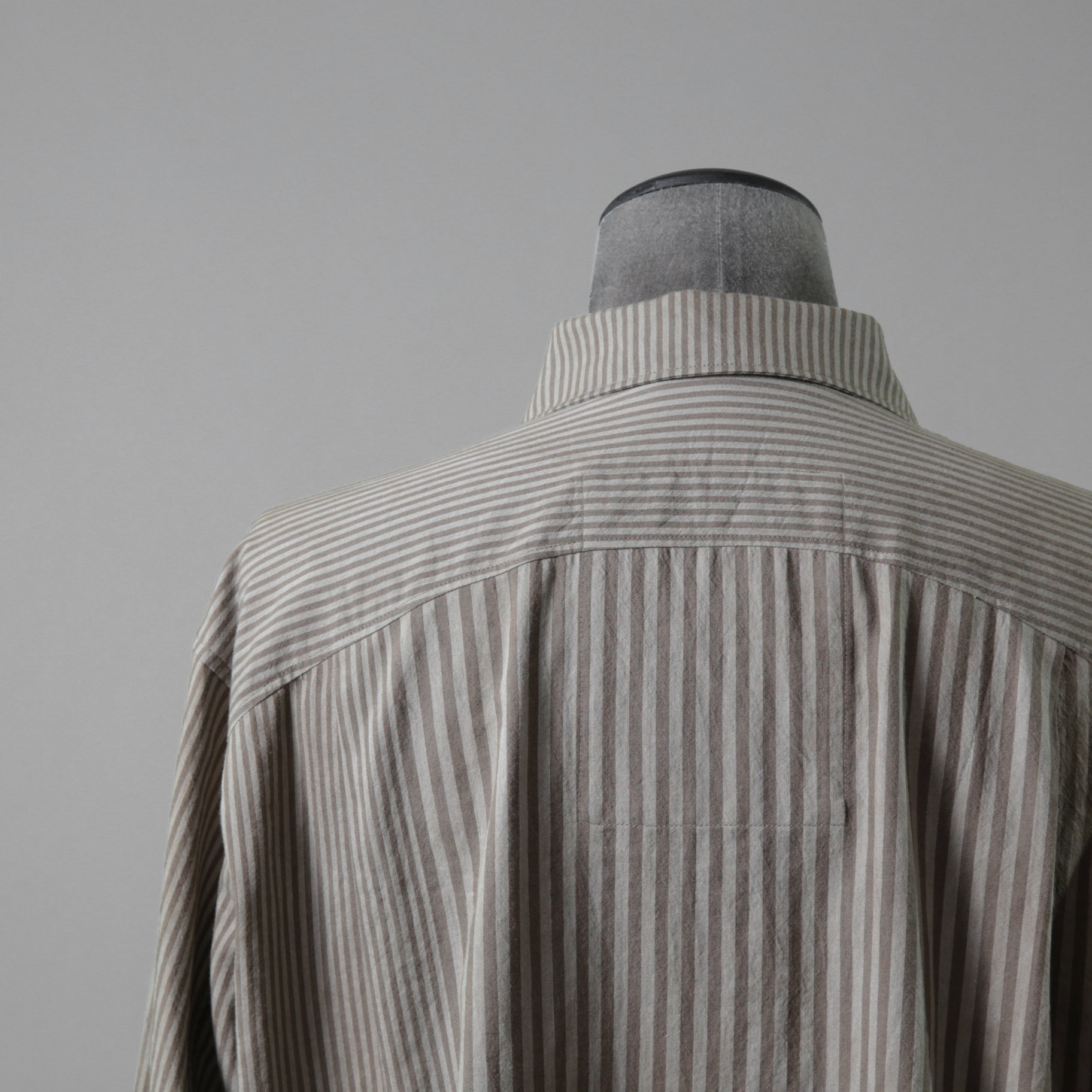 ZIGGY CHEN ジギーチェン / 24AW 美品 Pleated Stripe Shirt / 長袖シャツ/ 0M2430717 / size 44 (GRAY）