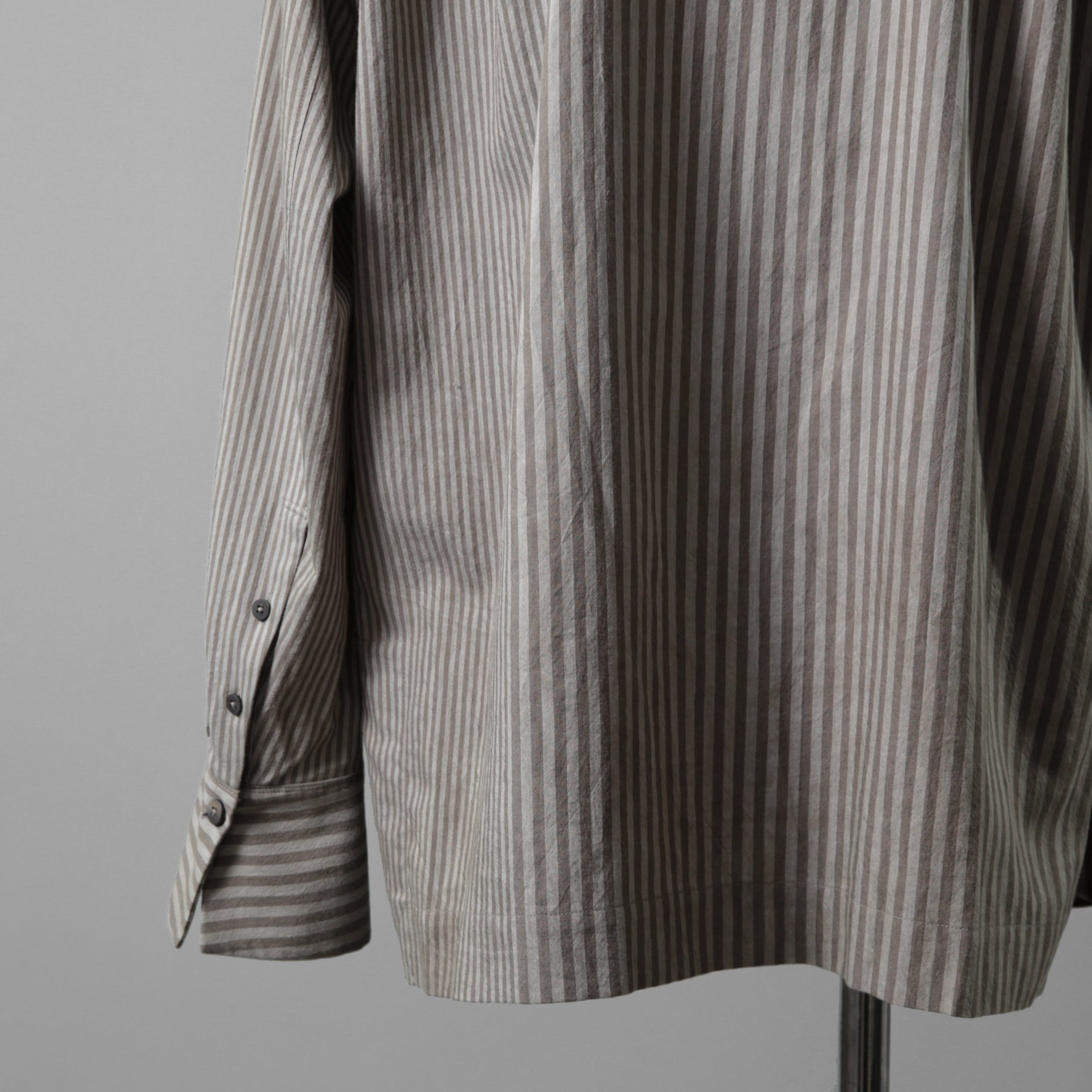 ZIGGY CHEN ジギーチェン / 24AW 美品 Pleated Stripe Shirt / 長袖シャツ/ 0M2430717 / size 44 (GRAY）