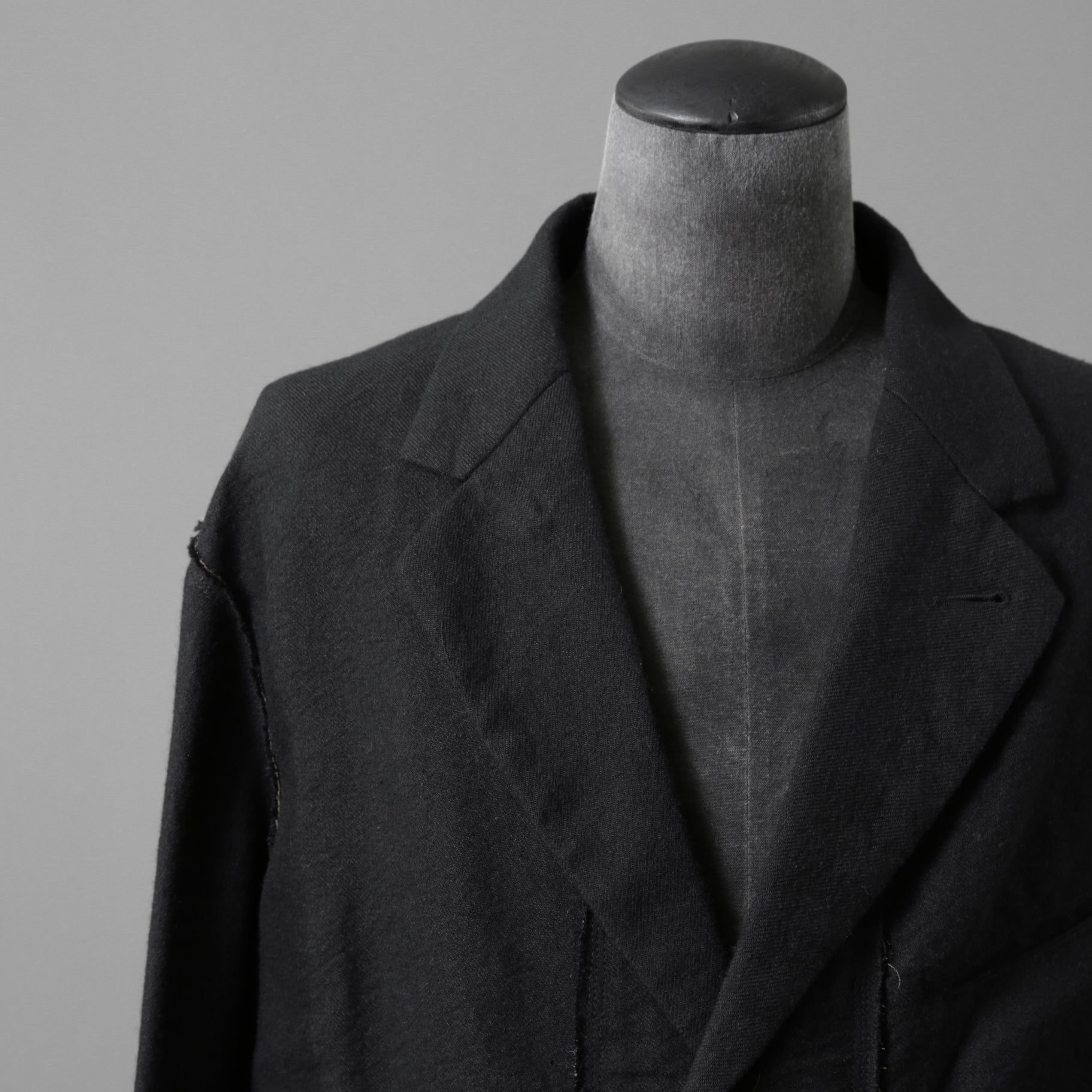 ZIGGY CHEN ジギーチェン / 24AW 美品 Raw-Edge Shoulders Three Button Jacket / ジャケット / 0M2430906 / size 46 (BLACK)