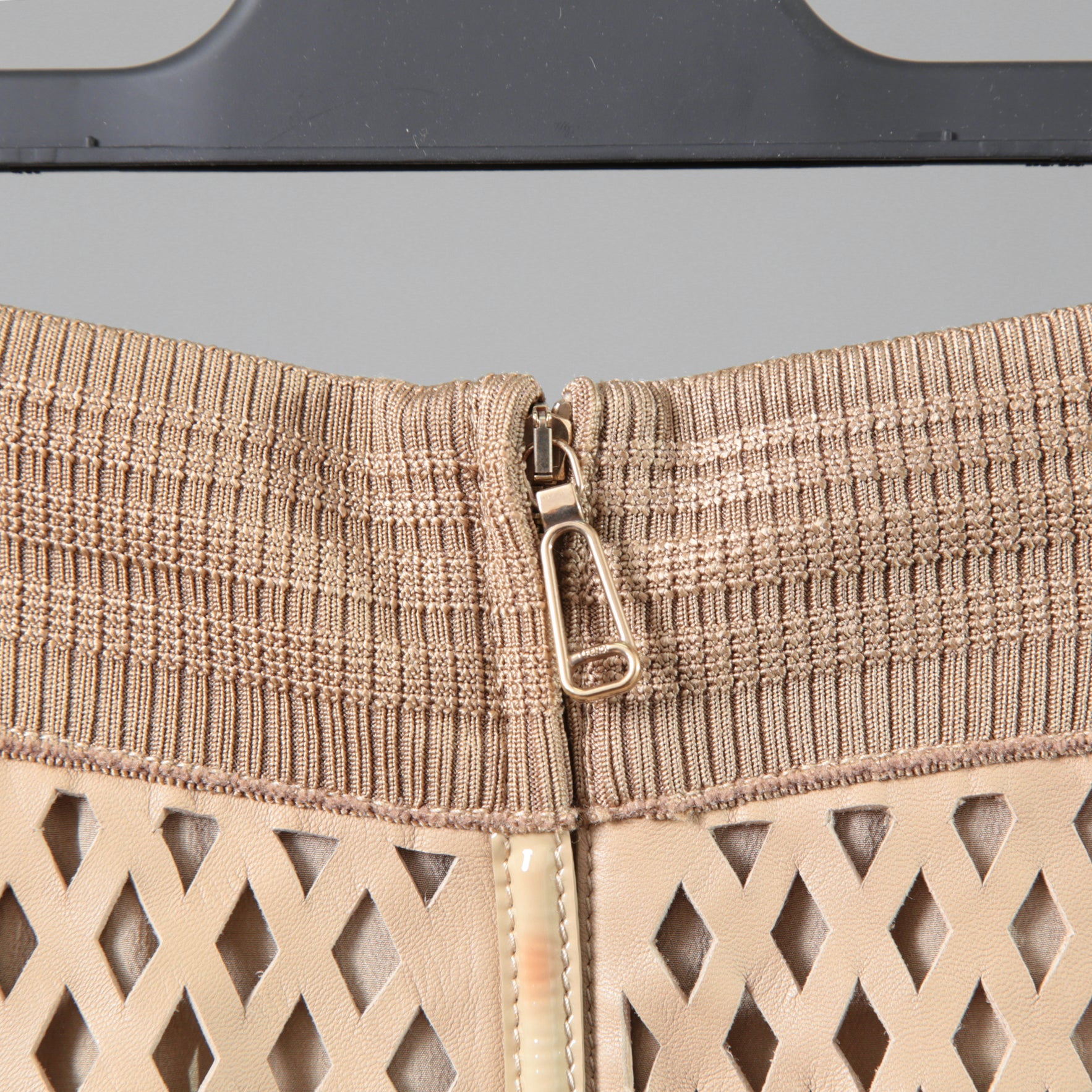 FENDI フェンディ / 19SS ラムレザー パンチング加工 ペンシル スカート / FPD887 A8GP / size 38 (BEIGE)