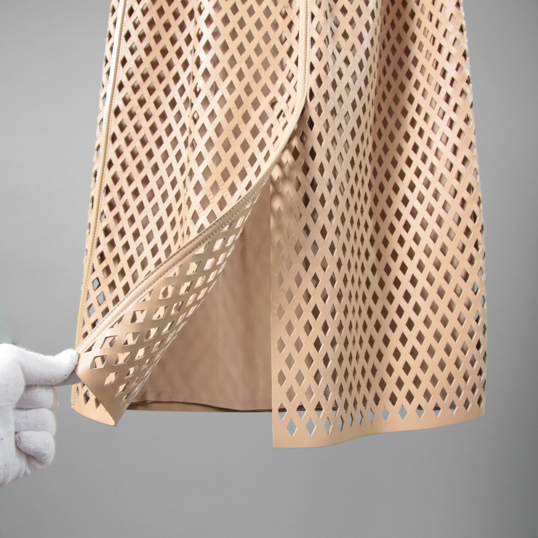 FENDI フェンディ / 19SS ラムレザー パンチング加工 ペンシル スカート / FPD887 A8GP / size 38 (BEIGE)