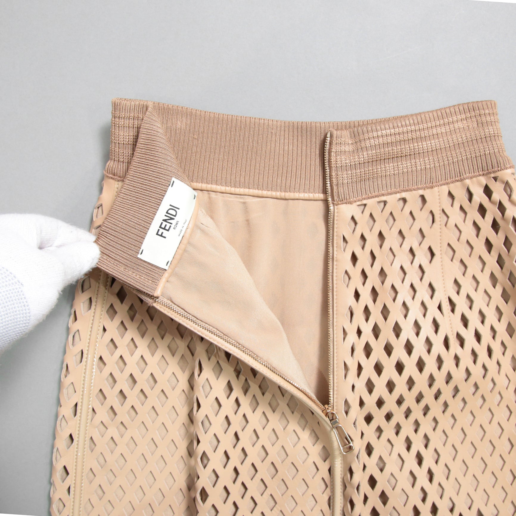 FENDI フェンディ / 19SS ラムレザー パンチング加工 ペンシル スカート / FPD887 A8GP / size 38 (BEIGE)
