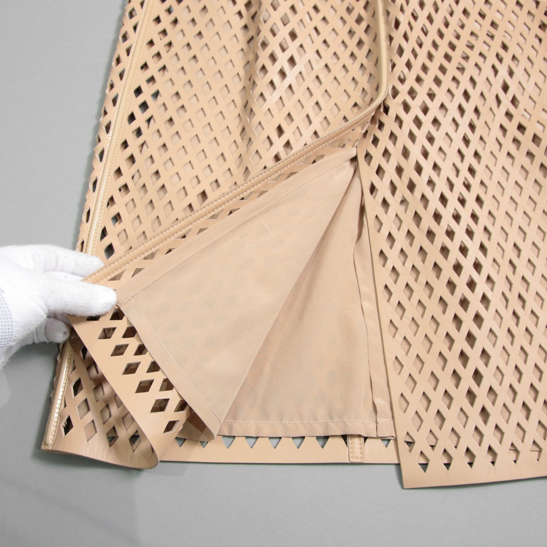 FENDI フェンディ / 19SS ラムレザー パンチング加工 ペンシル スカート / FPD887 A8GP / size 38 (BEIGE)