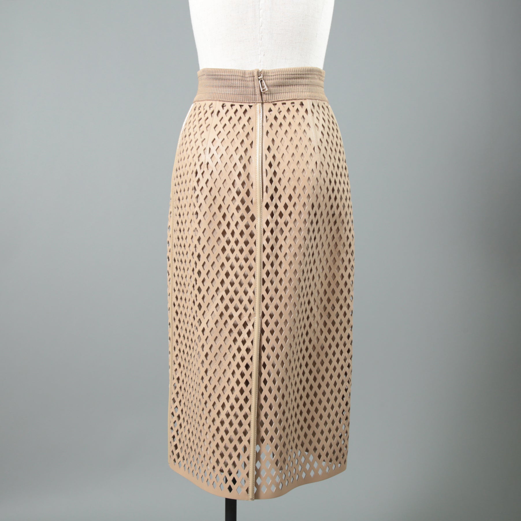 FENDI フェンディ / 19SS ラムレザー パンチング加工 ペンシル スカート / FPD887 A8GP / size 38 (BEIGE)