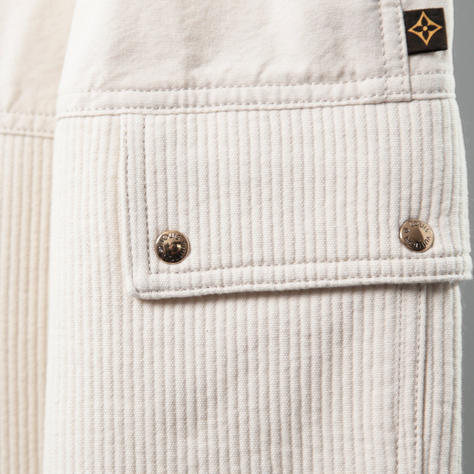 Louis Vuitton ルイヴィトン / 22SS 美品コーデュロイ カーゴ トラウザーズ / RW222J DA8 FNPA15 / size 36 (IVORY WHITE x GOLD)