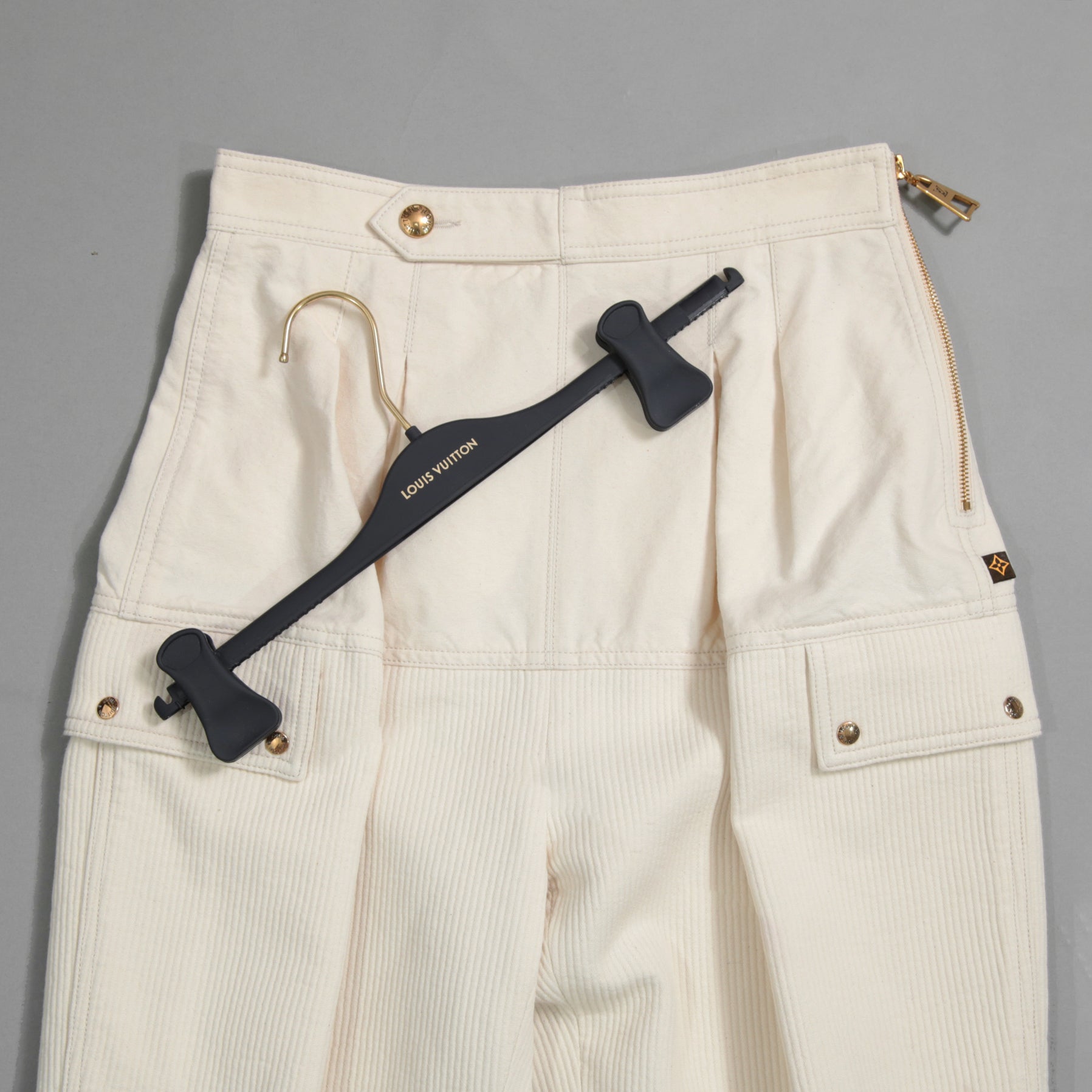 Louis Vuitton ルイヴィトン / 22SS 美品コーデュロイ カーゴ トラウザーズ / RW222J DA8 FNPA15 / size 36 (IVORY WHITE x GOLD)