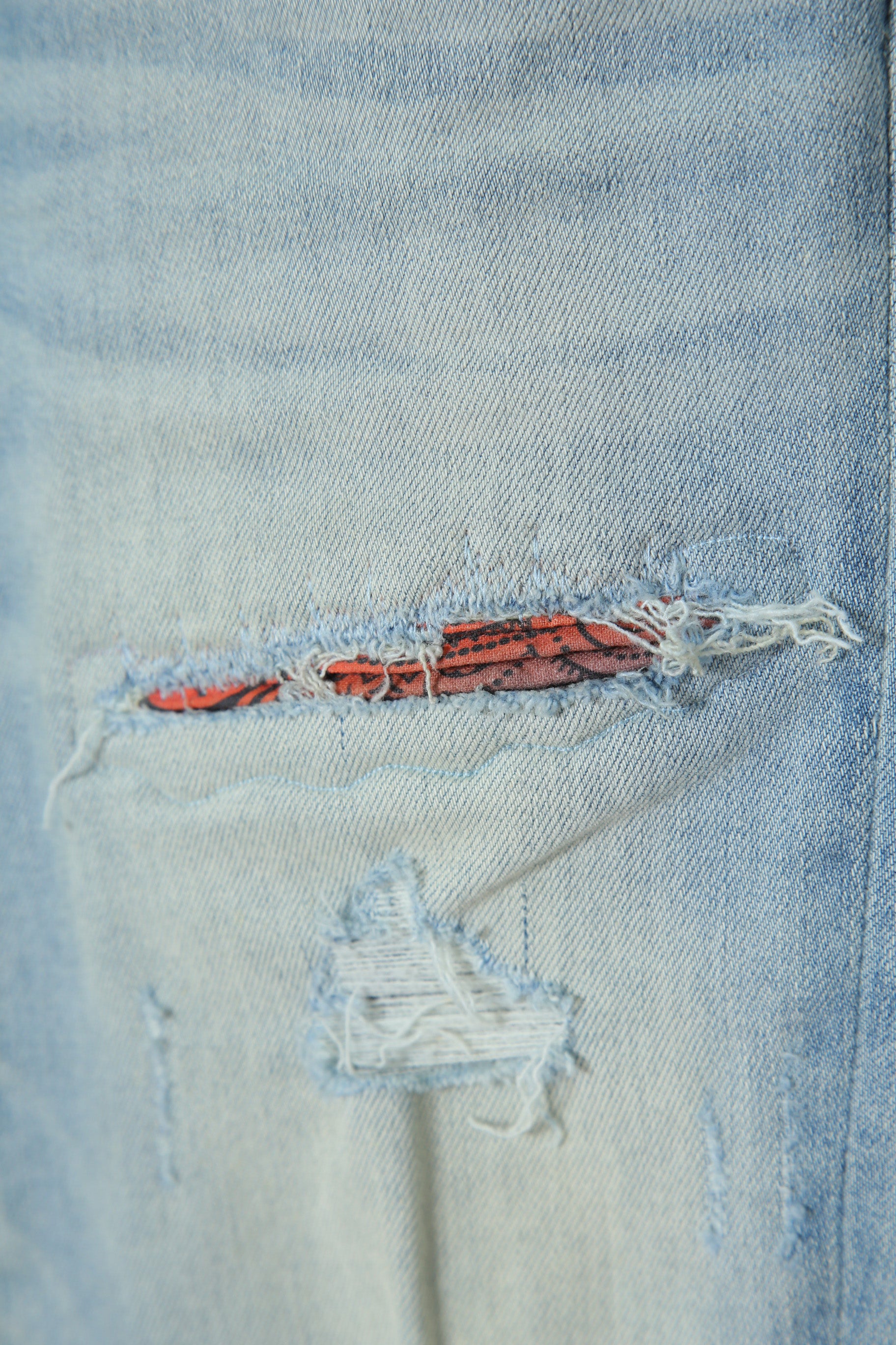 美品 AMIRI アミリ / MX1 バンダナ 蛇腹 リペア加工 ストレッチ デニム スキニー パンツ / size 28 (XS) LIGHT INDIGO