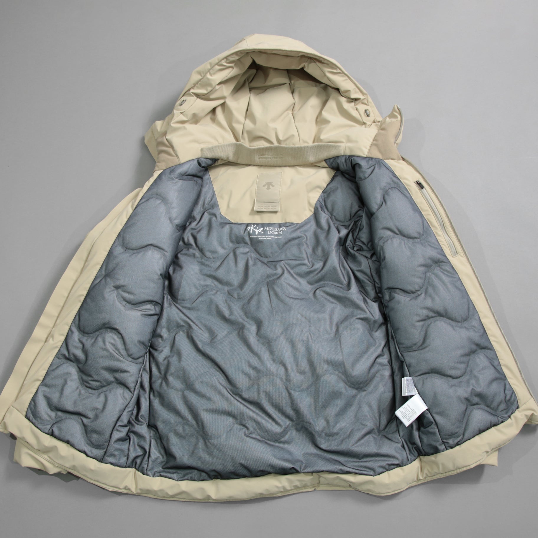 DESCENTE デサント オルテライン / 水沢ダウン MIZUSAWA INVISIBLE DOWN JACKET “INV-06“ / ダウンジャケット / size S (ベージュ系)