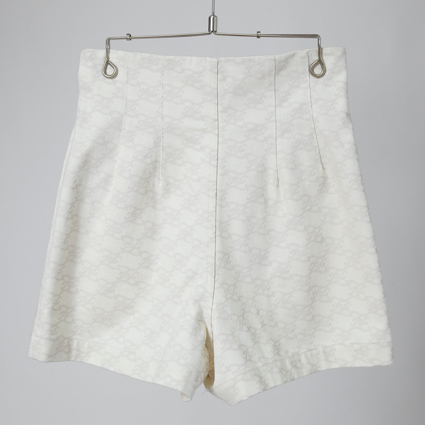 極上美品 FENDI フェンディ / 21SS カーリグラフィー ハイウエスト デニム ショートパンツ タック入り / FLP635 AGUE / size 42 (XL) WHITE