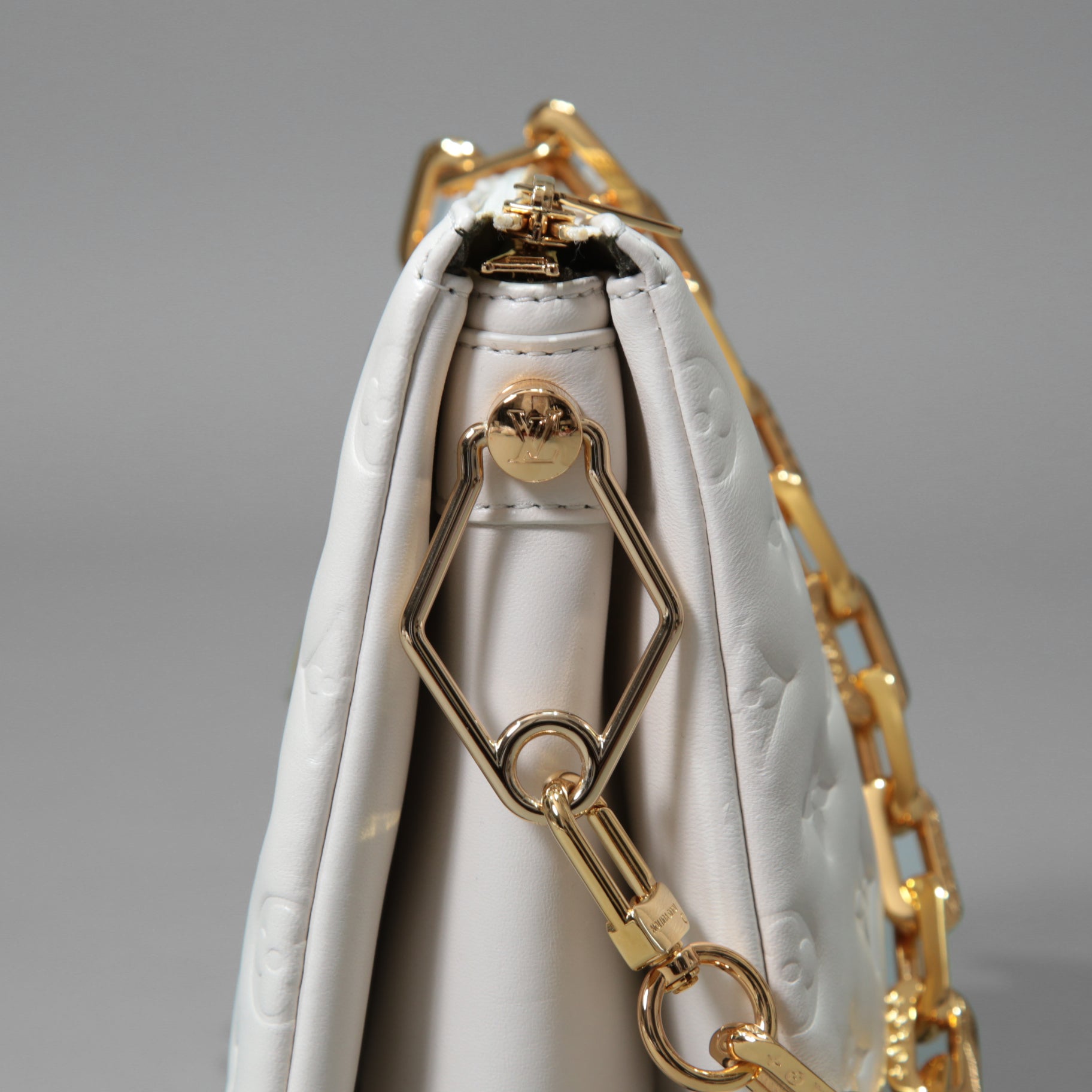 Louis Vuitton ルイヴィトン / 美品 クッサン PM / M21769 / WHITE 白 レザー ショルダーバッグ モノグラム