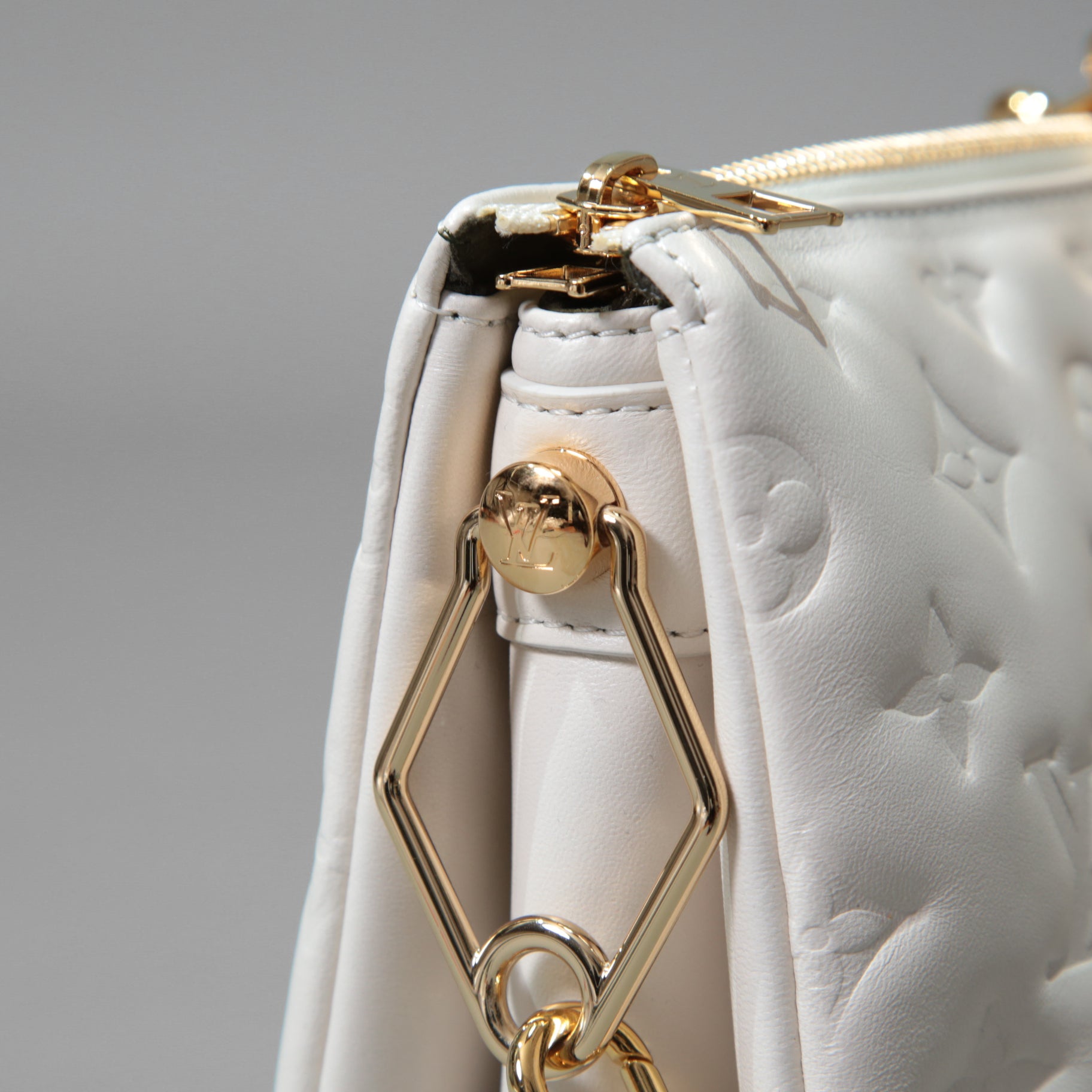 Louis Vuitton ルイヴィトン / 美品 クッサン PM / M21769 / WHITE 白 レザー ショルダーバッグ モノグラム