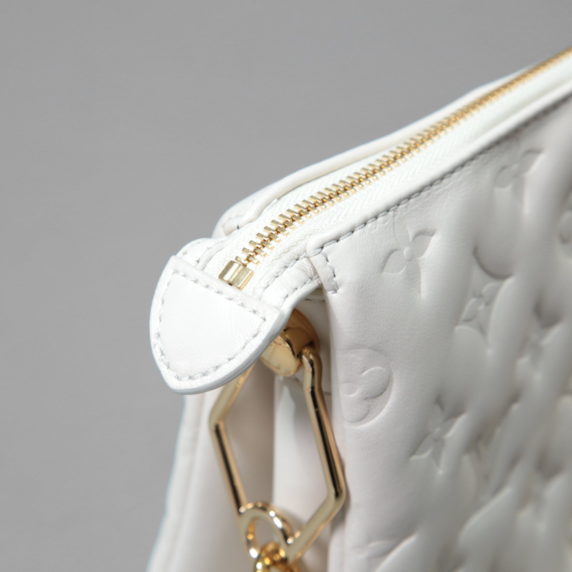 Louis Vuitton ルイヴィトン / 美品 クッサン PM / M21769 / WHITE 白 レザー ショルダーバッグ モノグラム