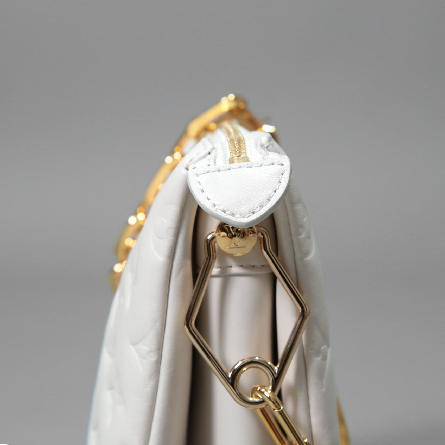 Louis Vuitton ルイヴィトン / 美品 クッサン PM / M21769 / WHITE 白 レザー ショルダーバッグ モノグラム