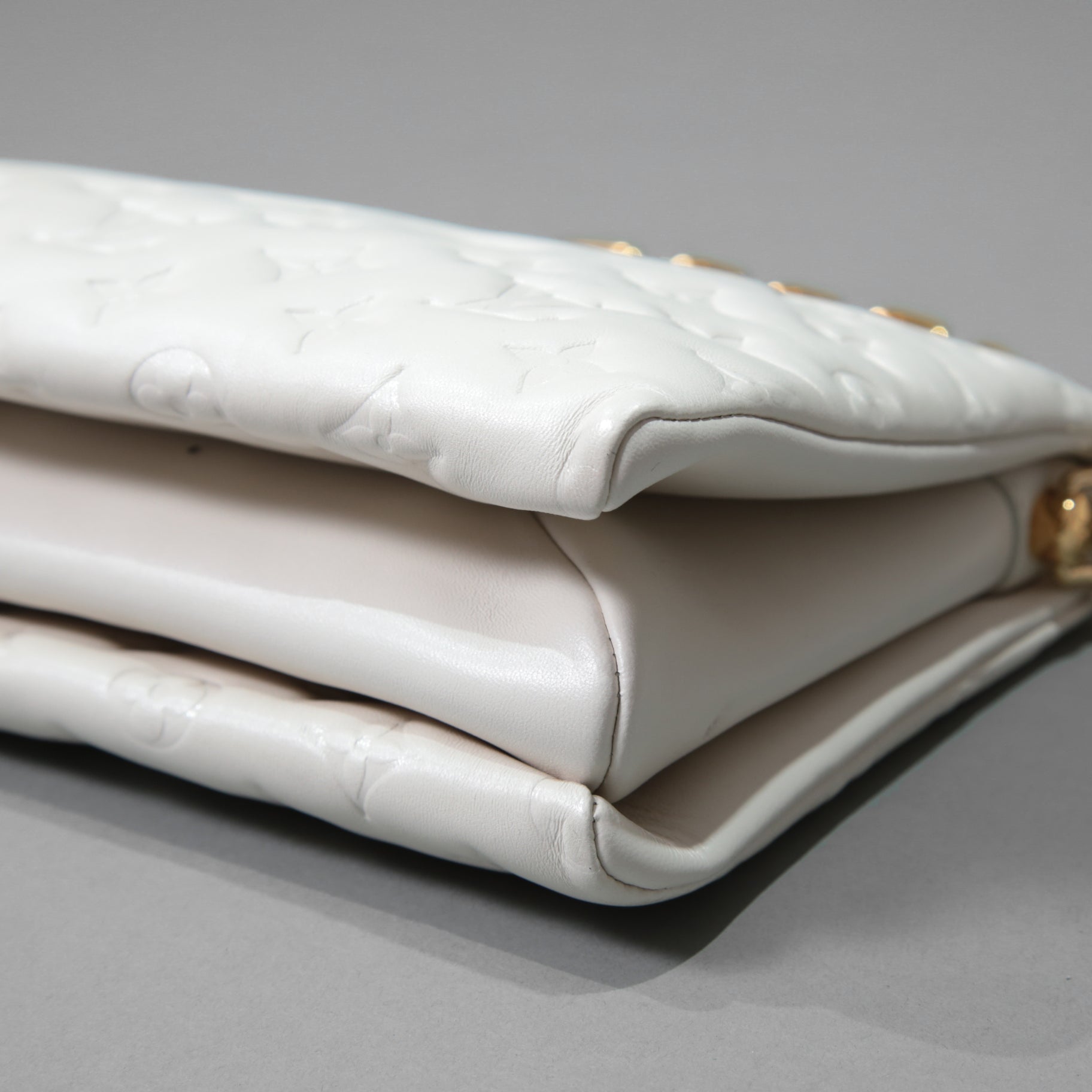 Louis Vuitton ルイヴィトン / 美品 クッサン PM / M21769 / WHITE 白 レザー ショルダーバッグ モノグラム