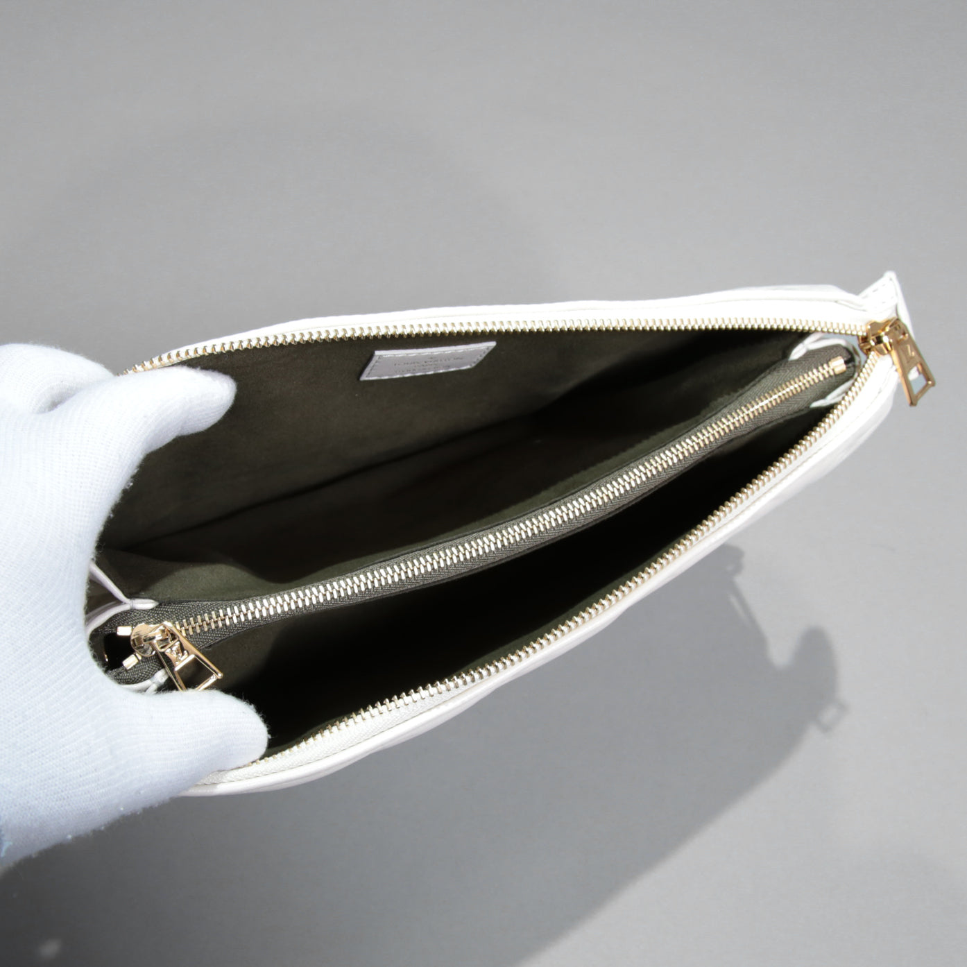 Louis Vuitton ルイヴィトン / 美品 クッサン PM / M21769 / WHITE 白 レザー ショルダーバッグ モノグラム