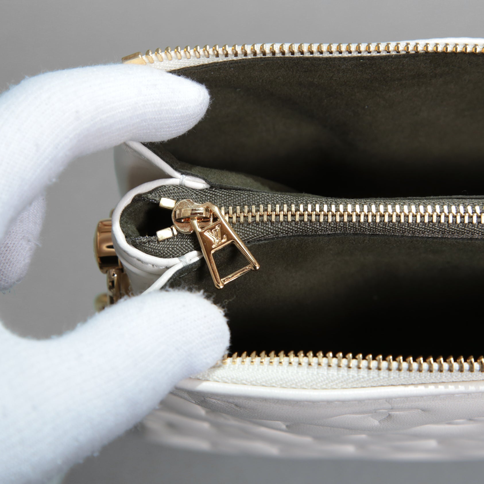 Louis Vuitton ルイヴィトン / 美品 クッサン PM / M21769 / WHITE 白 レザー ショルダーバッグ モノグラム