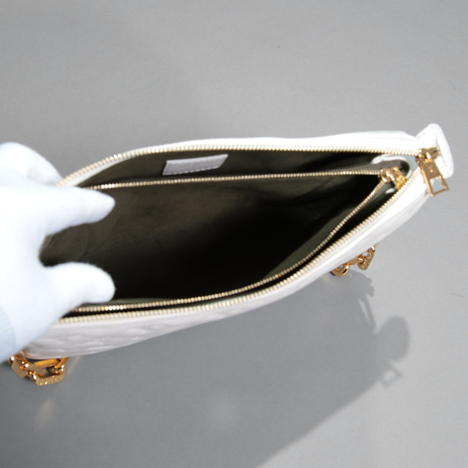 Louis Vuitton ルイヴィトン / 美品 クッサン PM / M21769 / WHITE 白 レザー ショルダーバッグ モノグラム