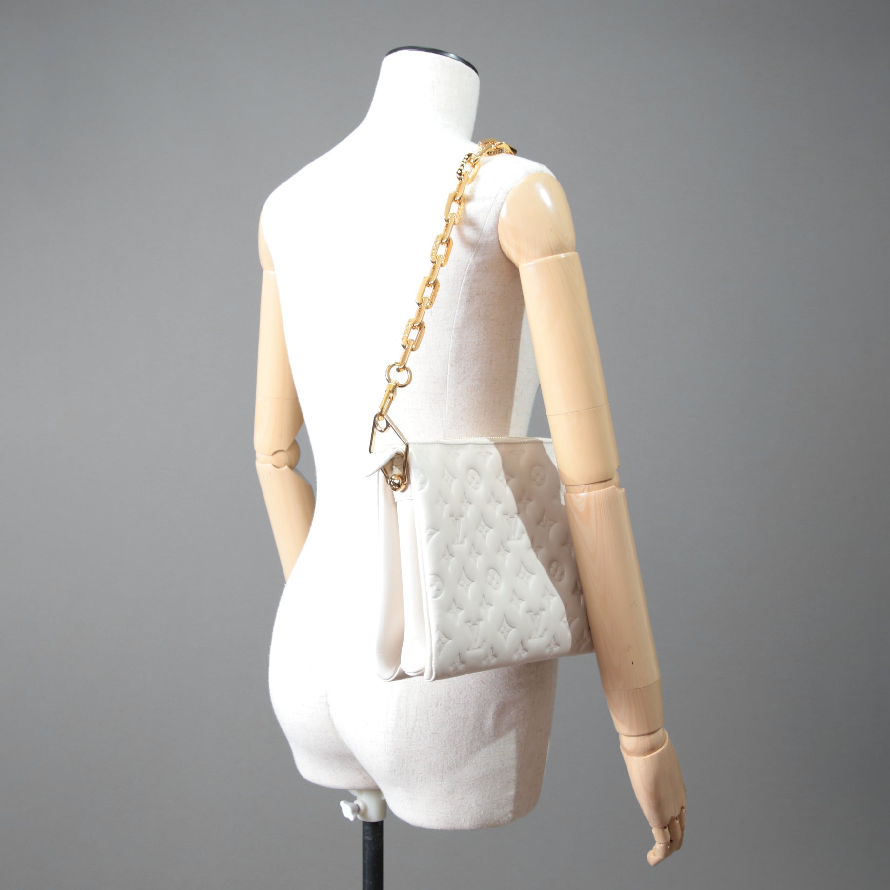 Louis Vuitton ルイヴィトン / 美品 クッサン PM / M21769 / WHITE 白 レザー ショルダーバッグ モノグラム