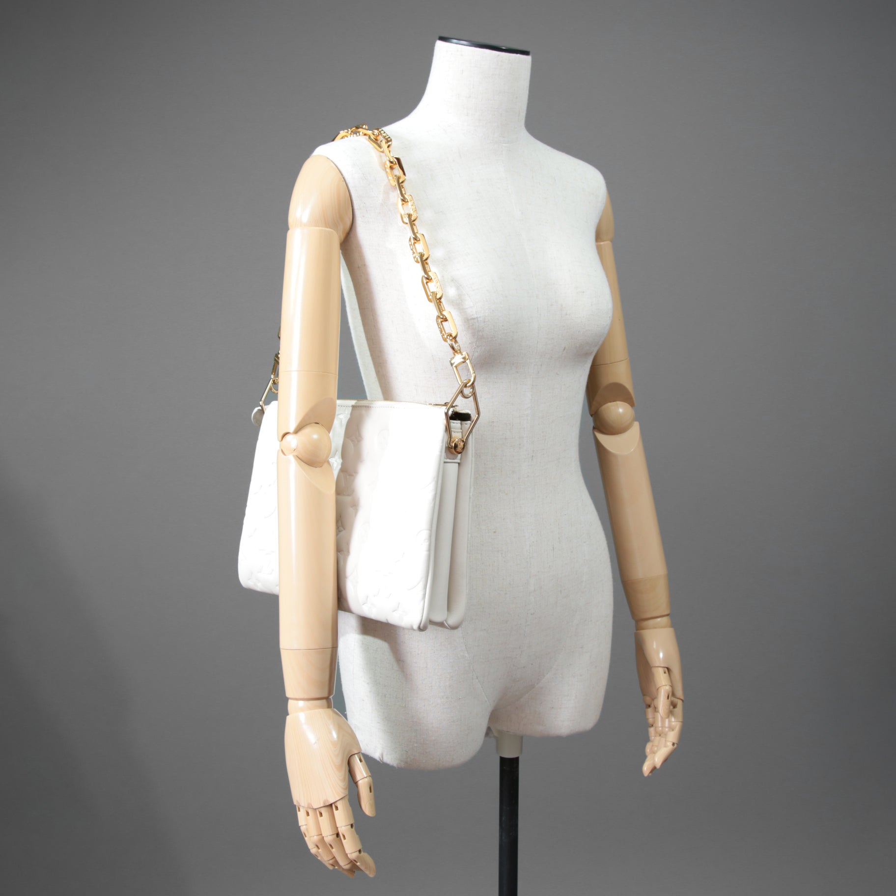 Louis Vuitton ルイヴィトン / 美品 クッサン PM / M21769 / WHITE 白 レザー ショルダーバッグ モノグラム