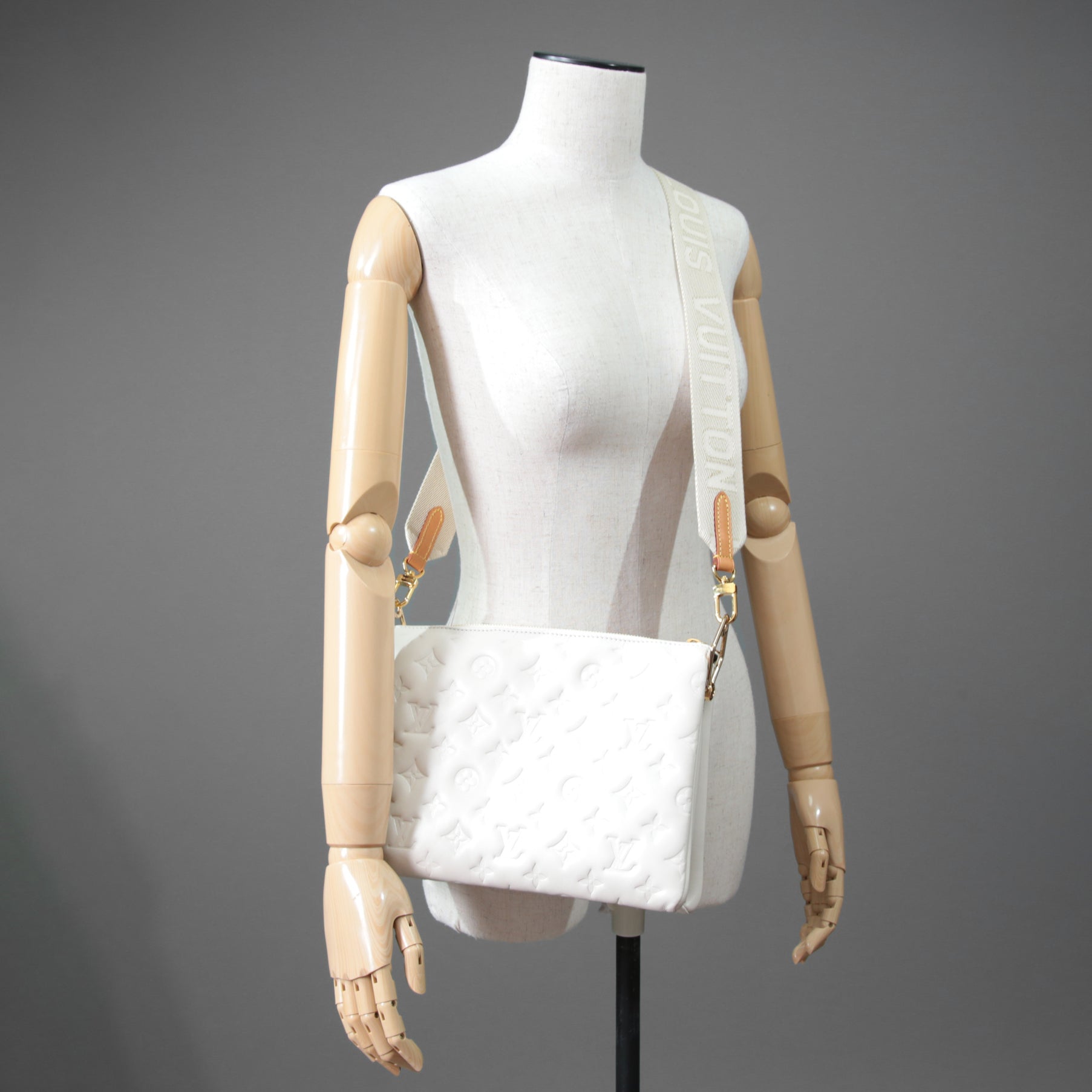 Louis Vuitton ルイヴィトン / 美品 クッサン PM / M21769 / WHITE 白 レザー ショルダーバッグ モノグラム