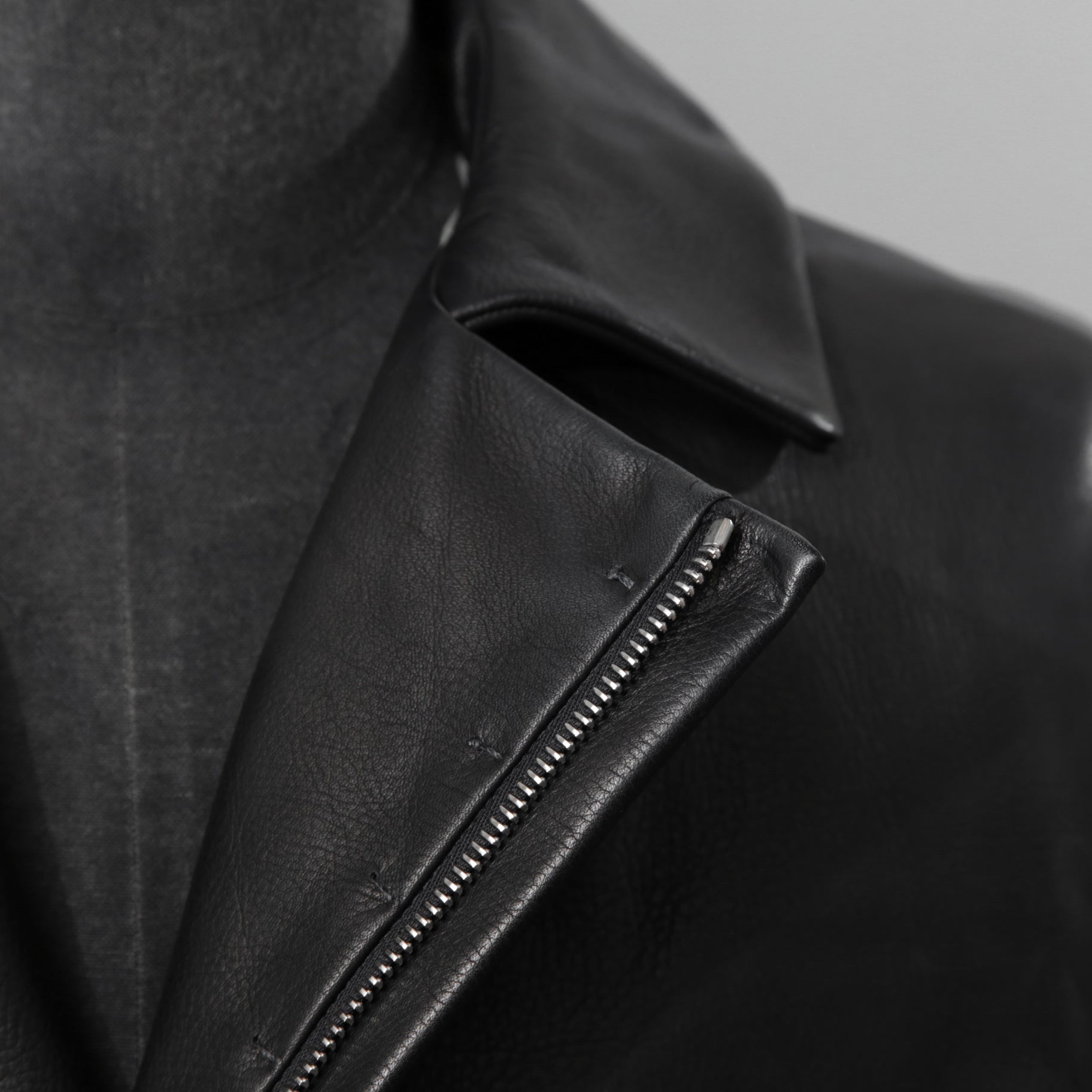 m.a+ エムエークロス / 23SS 美品 Silver Crosses Sleeve Diagonal Zip Biker Jacket / J1/S+/SY1.0 / GUIDI CALF / レザー ジャケット / size 48 (BLACK) maurizio amadei