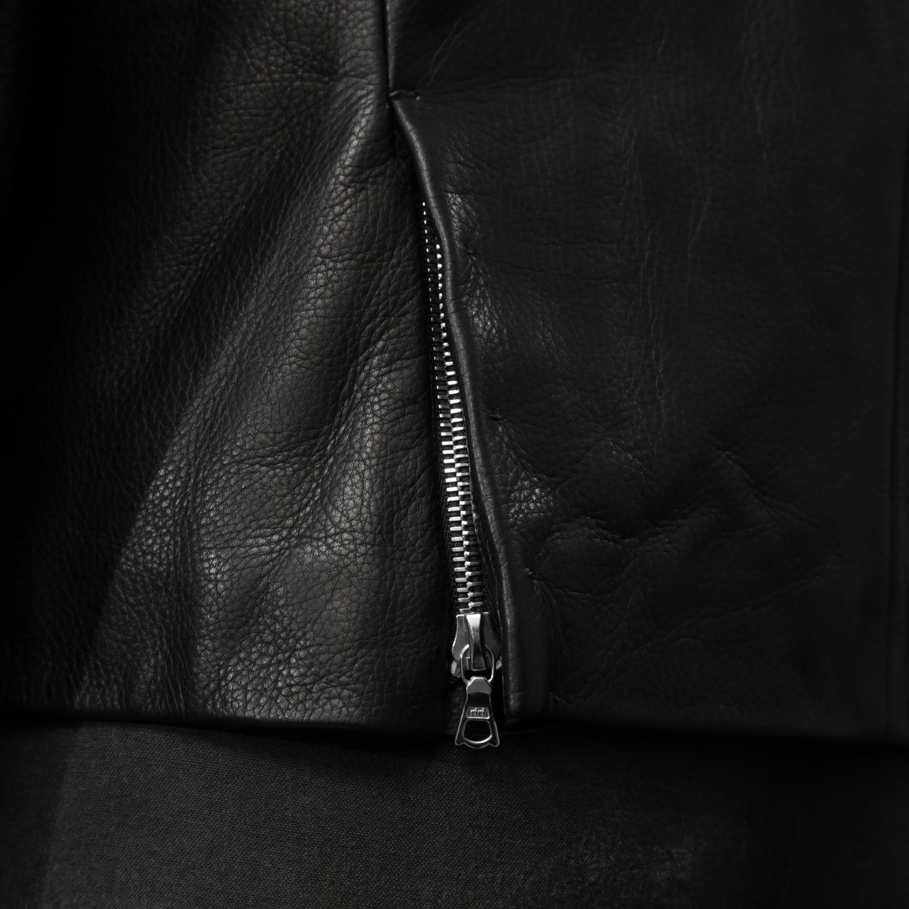 m.a+ エムエークロス / 23SS 美品 Silver Crosses Sleeve Diagonal Zip Biker Jacket / J1/S+/SY1.0 / GUIDI CALF / レザー ジャケット / size 48 (BLACK) maurizio amadei