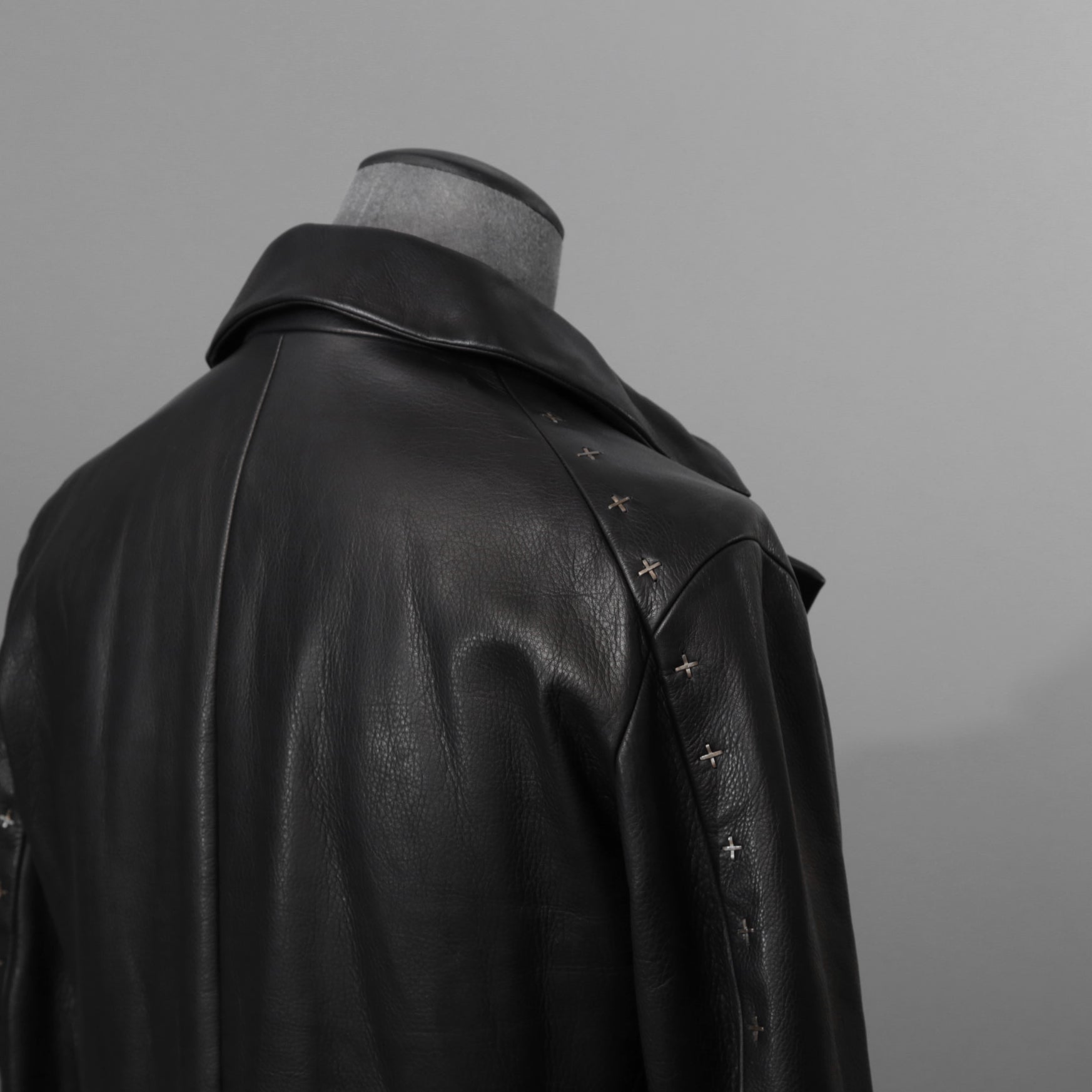 m.a+ エムエークロス / 23SS 美品 Silver Crosses Sleeve Diagonal Zip Biker Jacket / J1/S+/SY1.0 / GUIDI CALF / レザー ジャケット / size 48 (BLACK) maurizio amadei