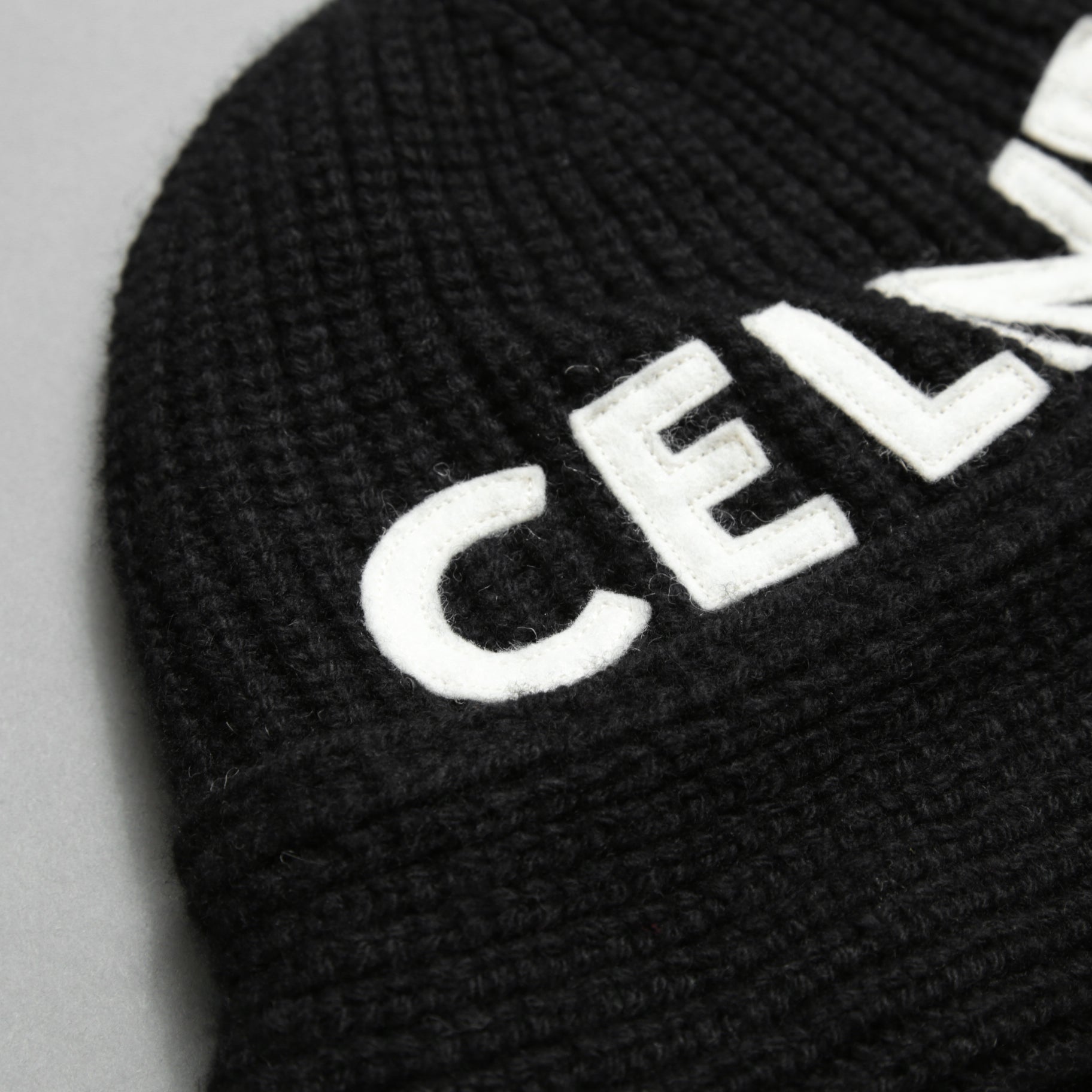 新品 CELINE セリーヌ / シームレス カシミア クロシェハット / バケットハット / 2A47T384D / one size (BLACK)