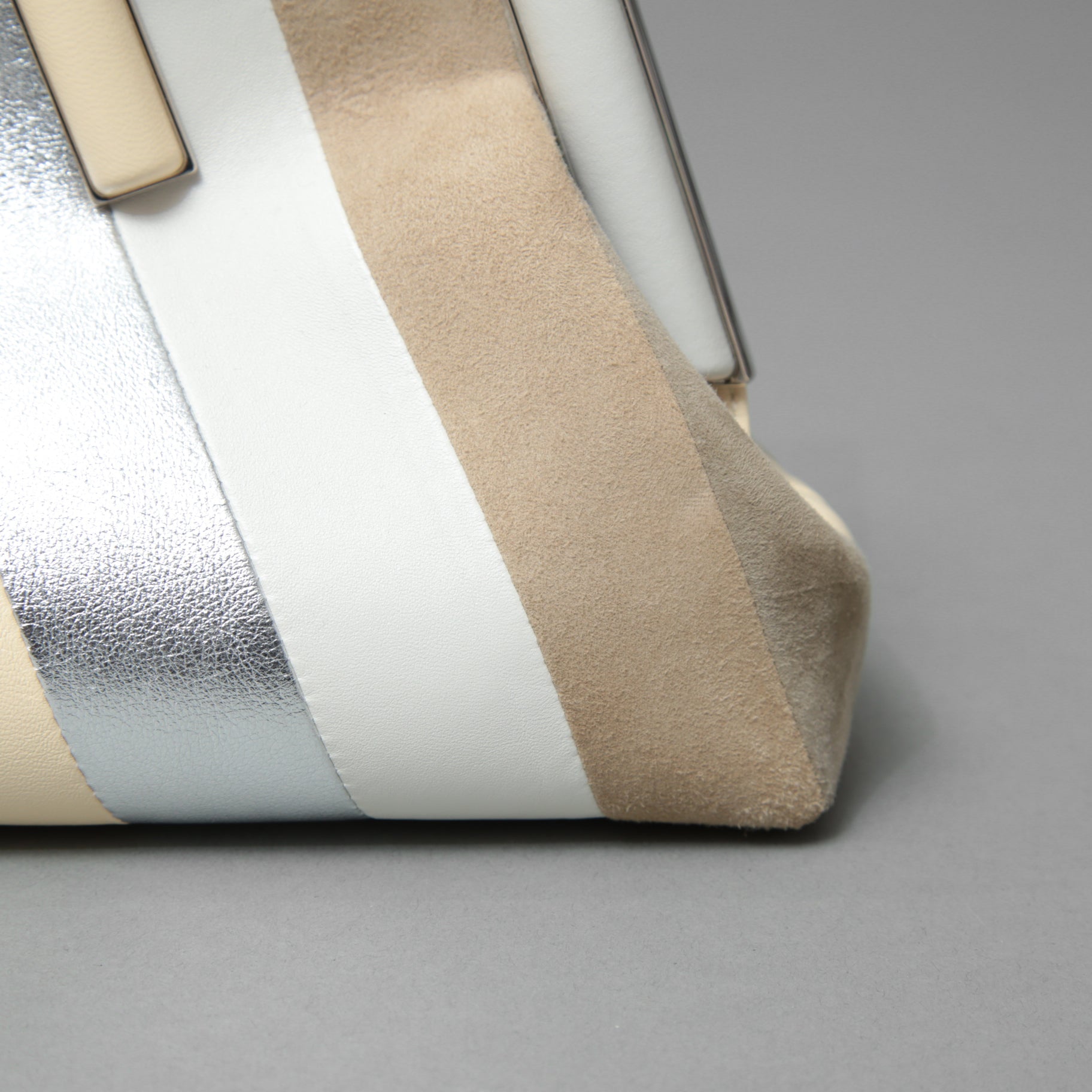 FENDI フェンディ / 22SS 美品 First Smallファースト スモール レザー ショルダーバッグ / スエード ベージュ / 8BP129 AJSB