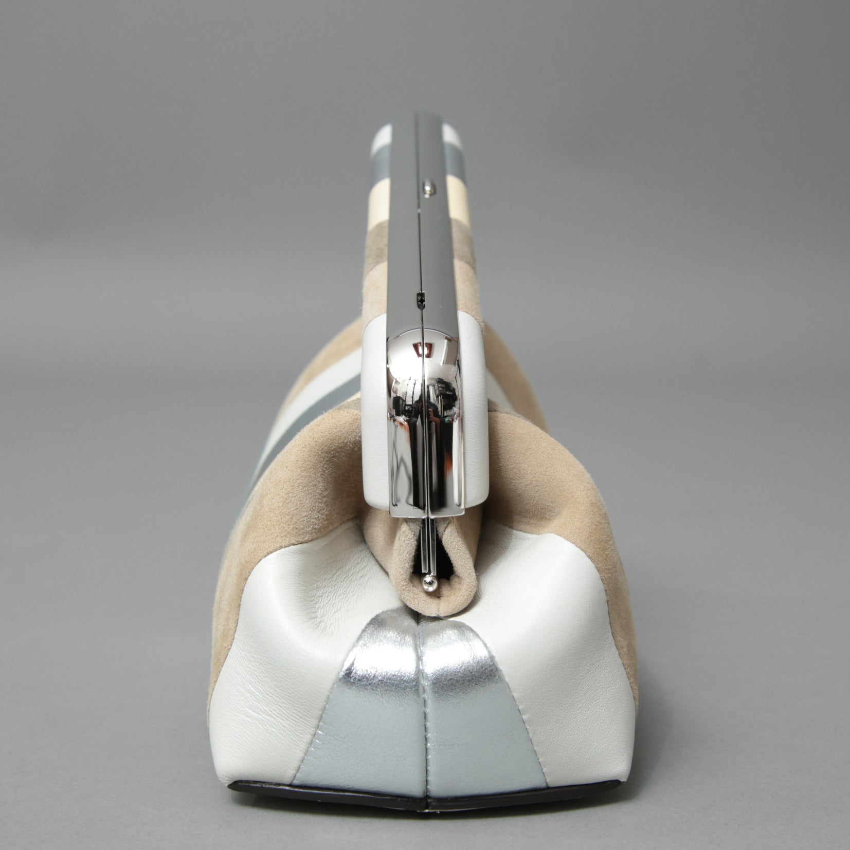 FENDI フェンディ / 22SS 美品 First Smallファースト スモール レザー ショルダーバッグ / スエード ベージュ / 8BP129 AJSB