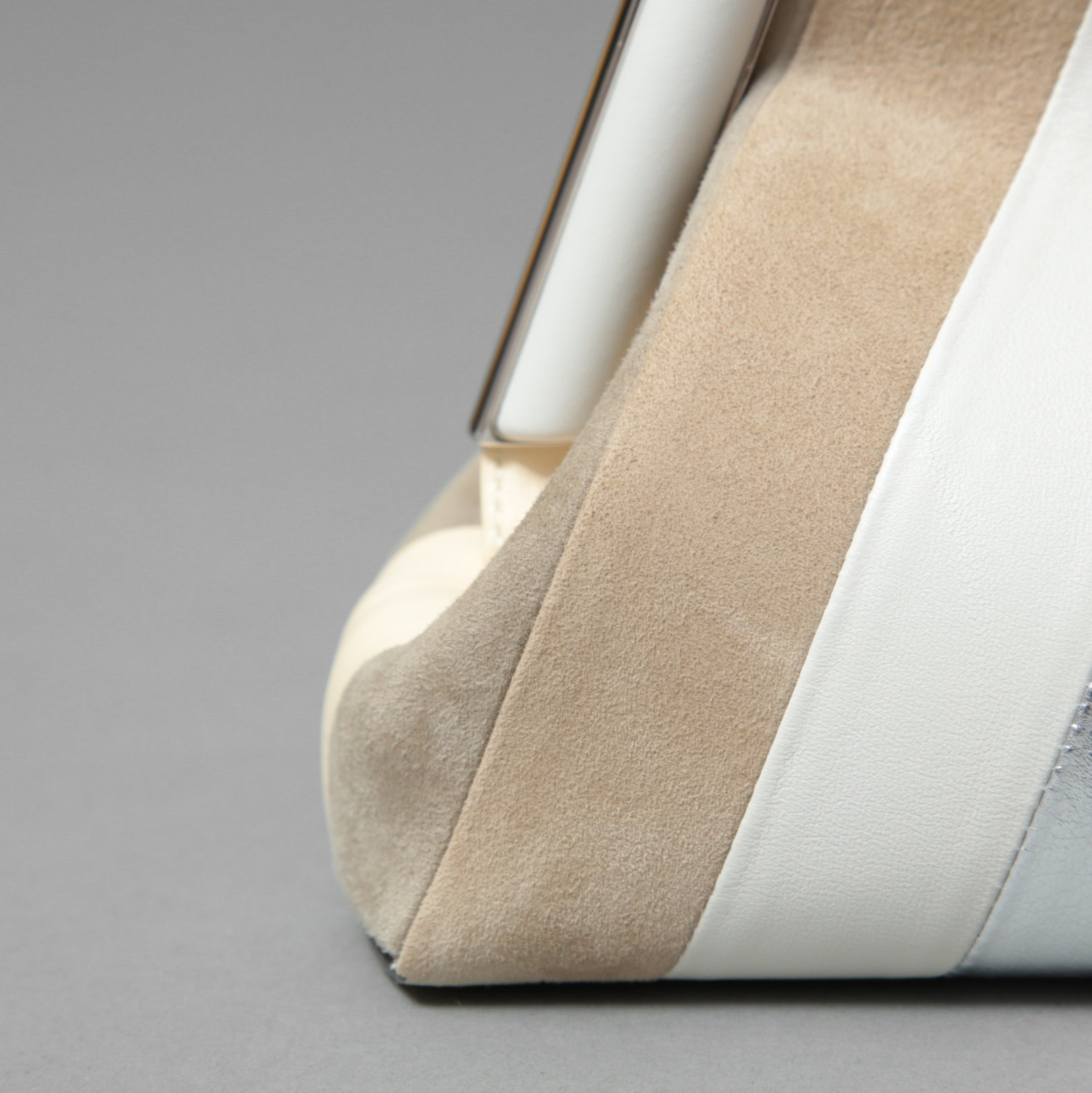 FENDI フェンディ / 22SS 美品 First Smallファースト スモール レザー ショルダーバッグ / スエード ベージュ / 8BP129 AJSB