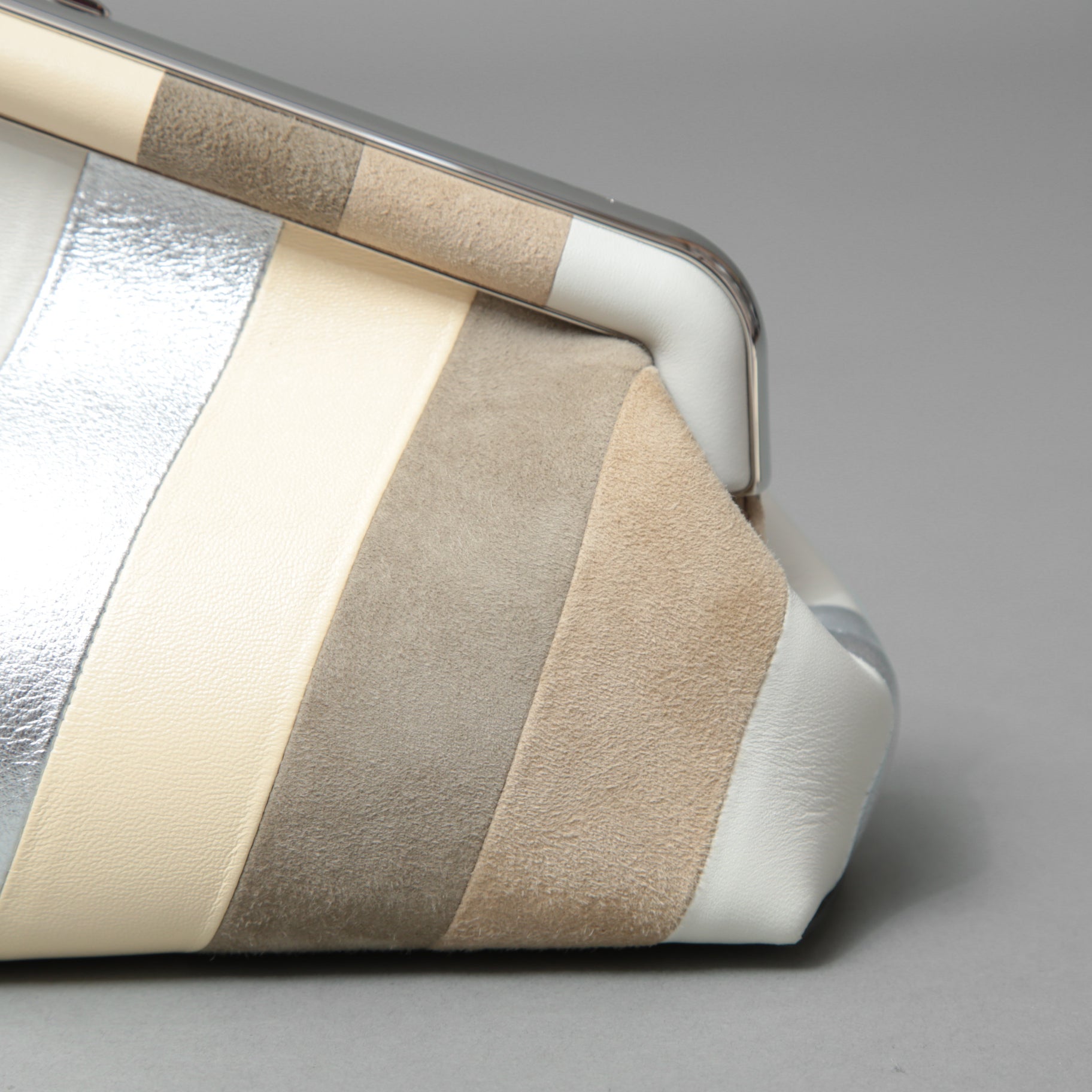 FENDI フェンディ / 22SS 美品 First Smallファースト スモール レザー ショルダーバッグ / スエード ベージュ / 8BP129 AJSB