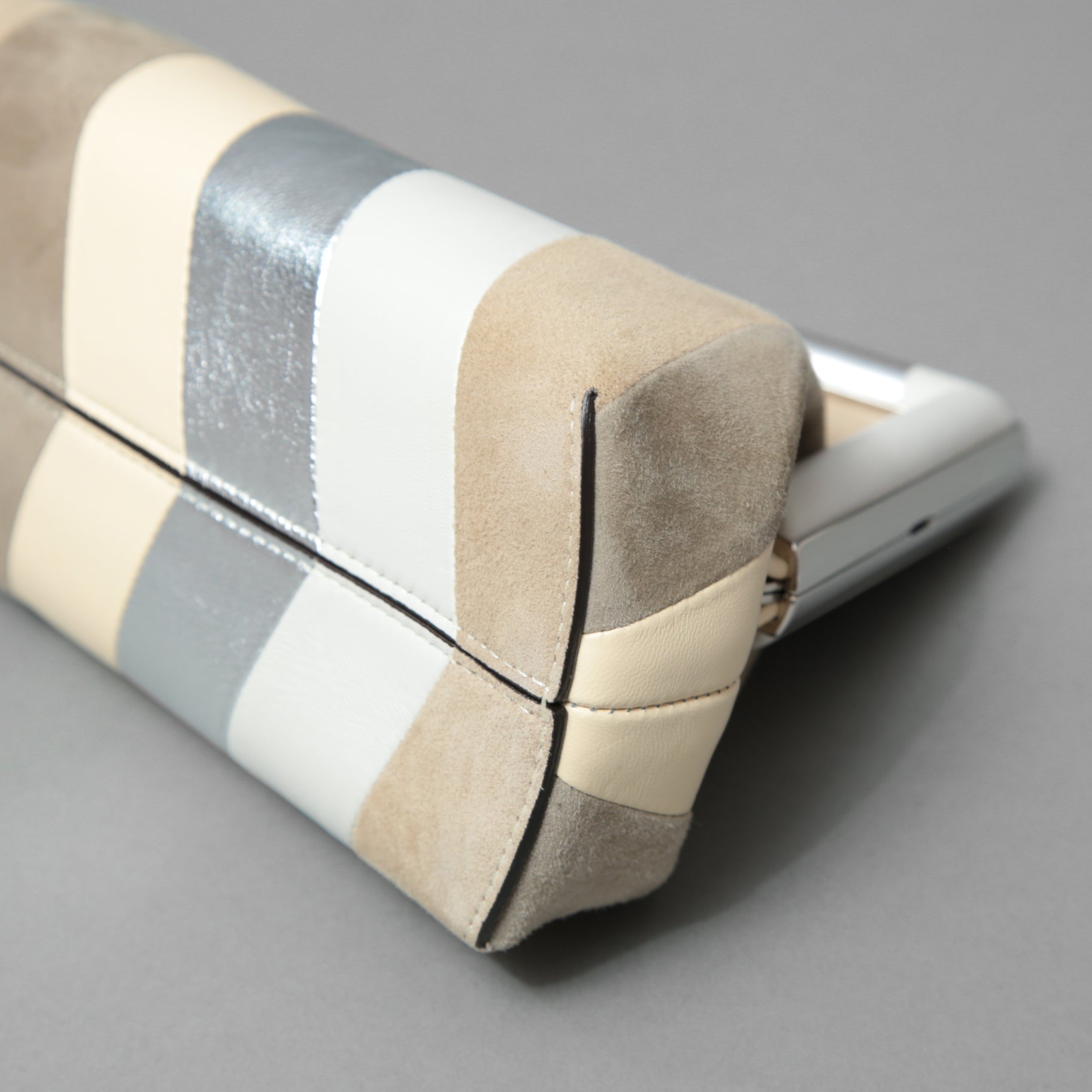 FENDI フェンディ / 22SS 美品 First Smallファースト スモール レザー ショルダーバッグ / スエード ベージュ / 8BP129 AJSB