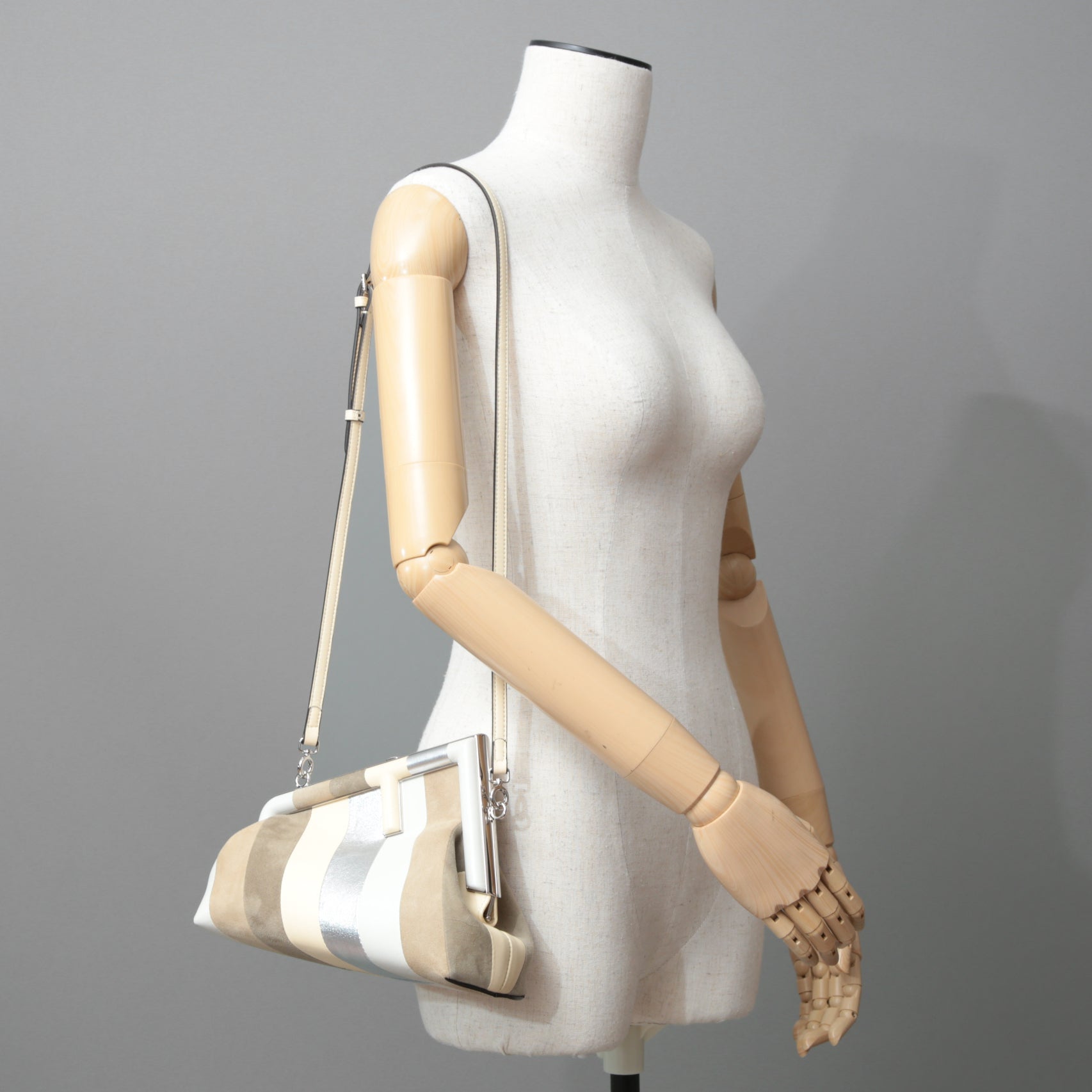 FENDI フェンディ / 22SS 美品 First Smallファースト スモール レザー ショルダーバッグ / スエード ベージュ / 8BP129 AJSB