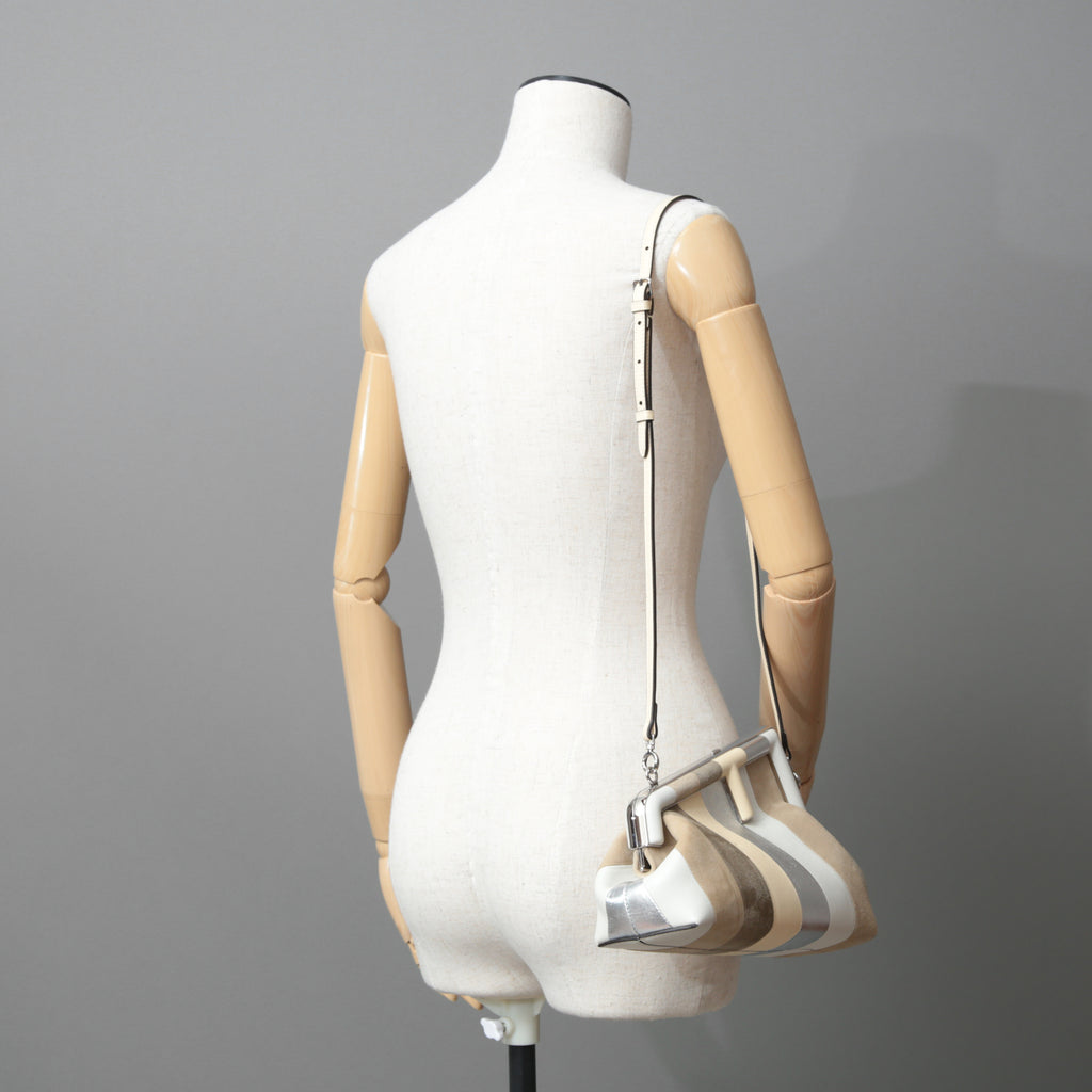 FENDI フェンディ / 22SS 美品 First Smallファースト スモール レザー ショルダーバッグ / スエード ベージュ / 8BP129 AJSB