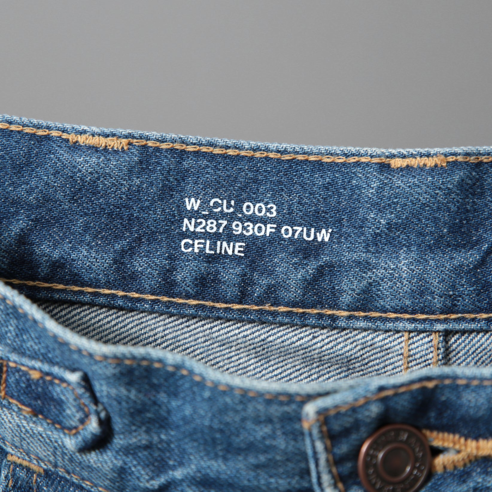 CELINE セリーヌ / 23年モデル 美品 / トリオンフ チェーン装飾 ユニオンウォッシュ デニム キュロット / ハーフ パンツ / 2N426-930F-07UW / size 27 (INDIGO)