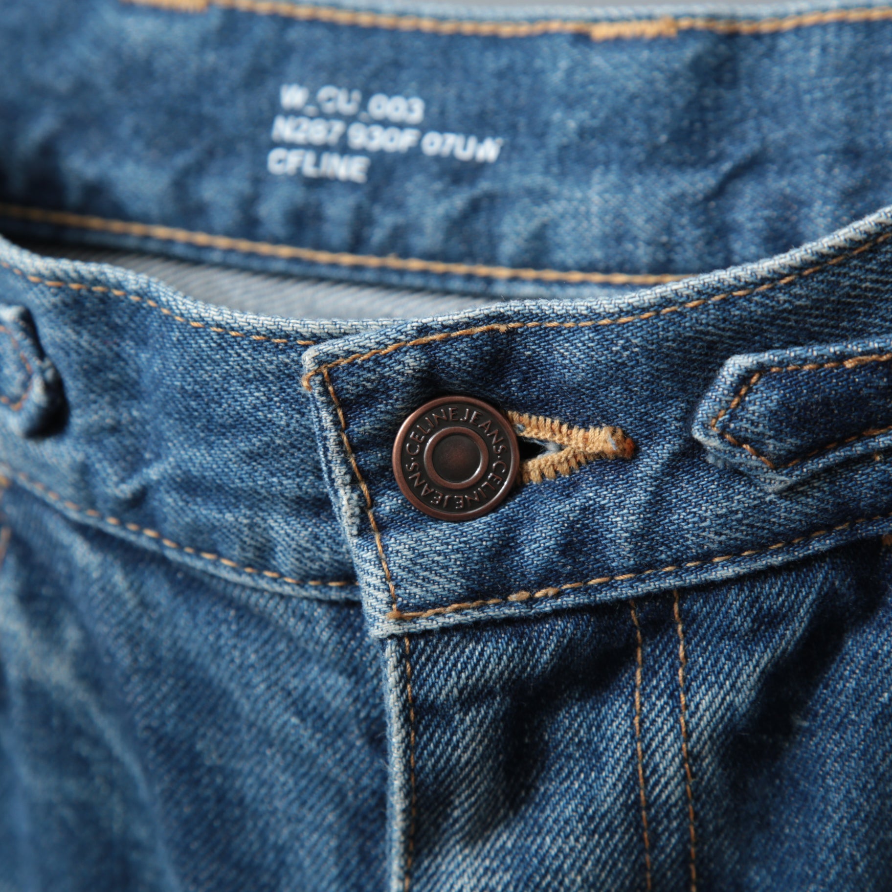 CELINE セリーヌ / 23年モデル 美品 / トリオンフ チェーン装飾 ユニオンウォッシュ デニム キュロット / ハーフ パンツ / 2N426-930F-07UW / size 27 (INDIGO)