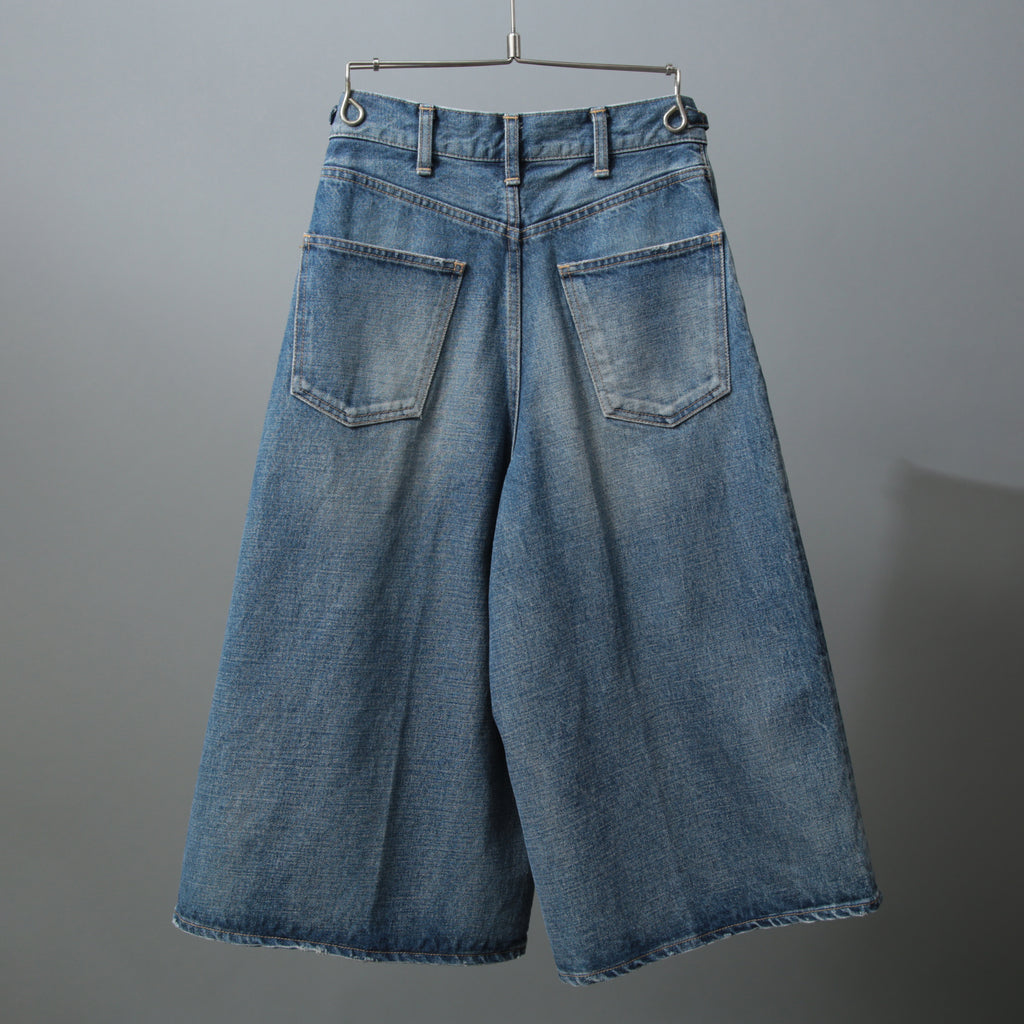 CELINE セリーヌ / 23年モデル 美品 / トリオンフ チェーン装飾 ユニオンウォッシュ デニム キュロット / ハーフ パンツ / 2N426-930F-07UW / size 27 (INDIGO)