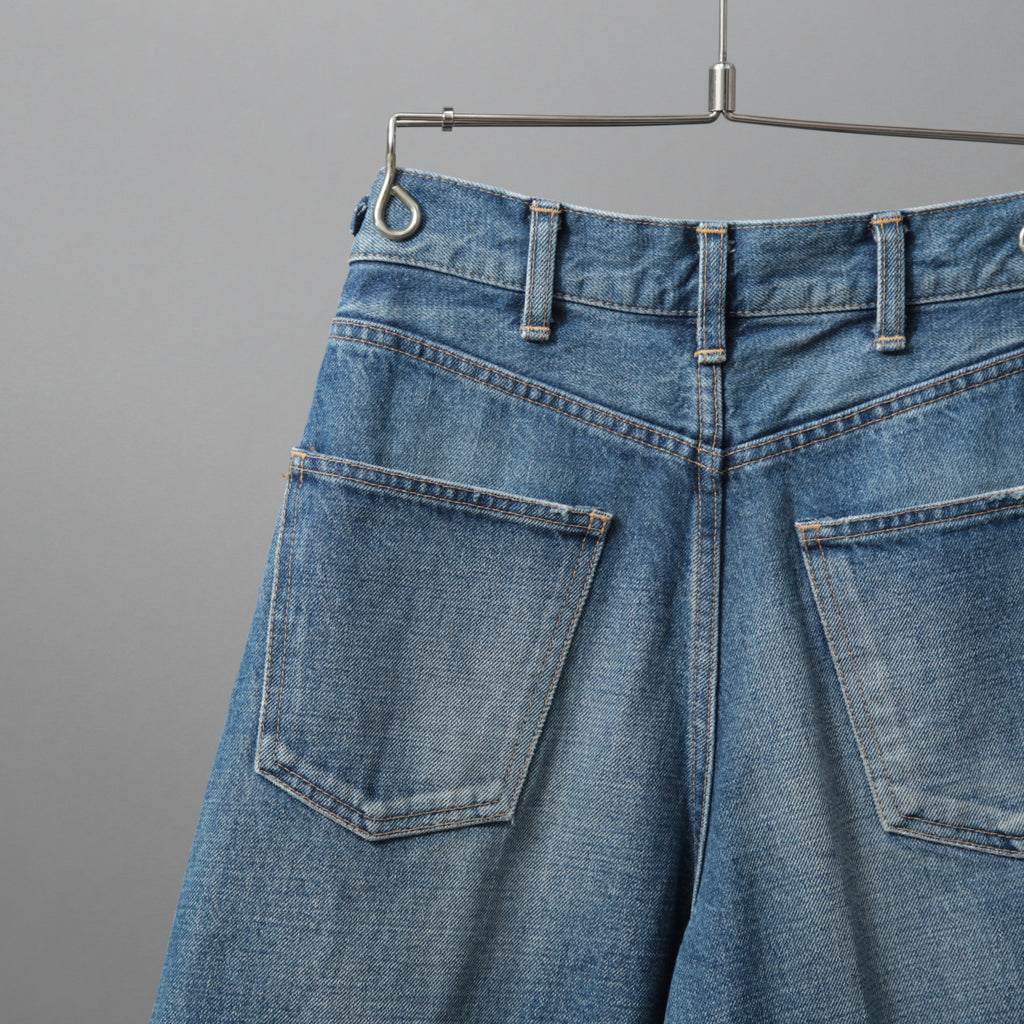 CELINE セリーヌ / 23年モデル 美品 / トリオンフ チェーン装飾 ユニオンウォッシュ デニム キュロット / ハーフ パンツ / 2N426-930F-07UW / size 27 (INDIGO)