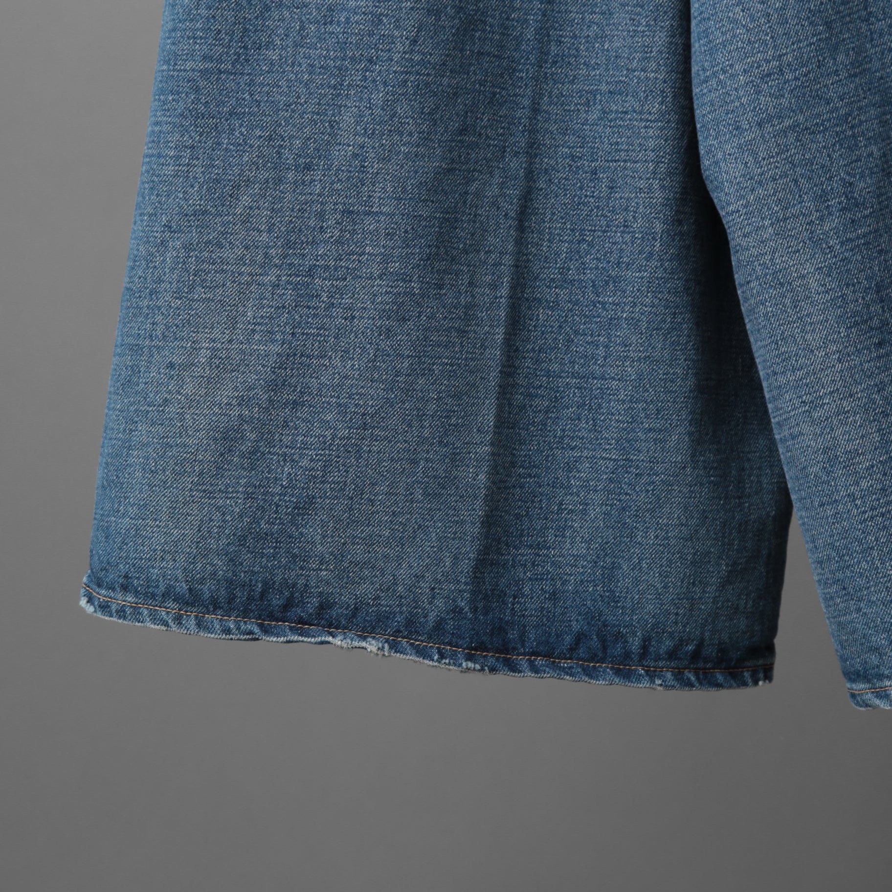 CELINE セリーヌ / 23年モデル 美品 / トリオンフ チェーン装飾 ユニオンウォッシュ デニム キュロット / ハーフ パンツ / 2N426-930F-07UW / size 27 (INDIGO)