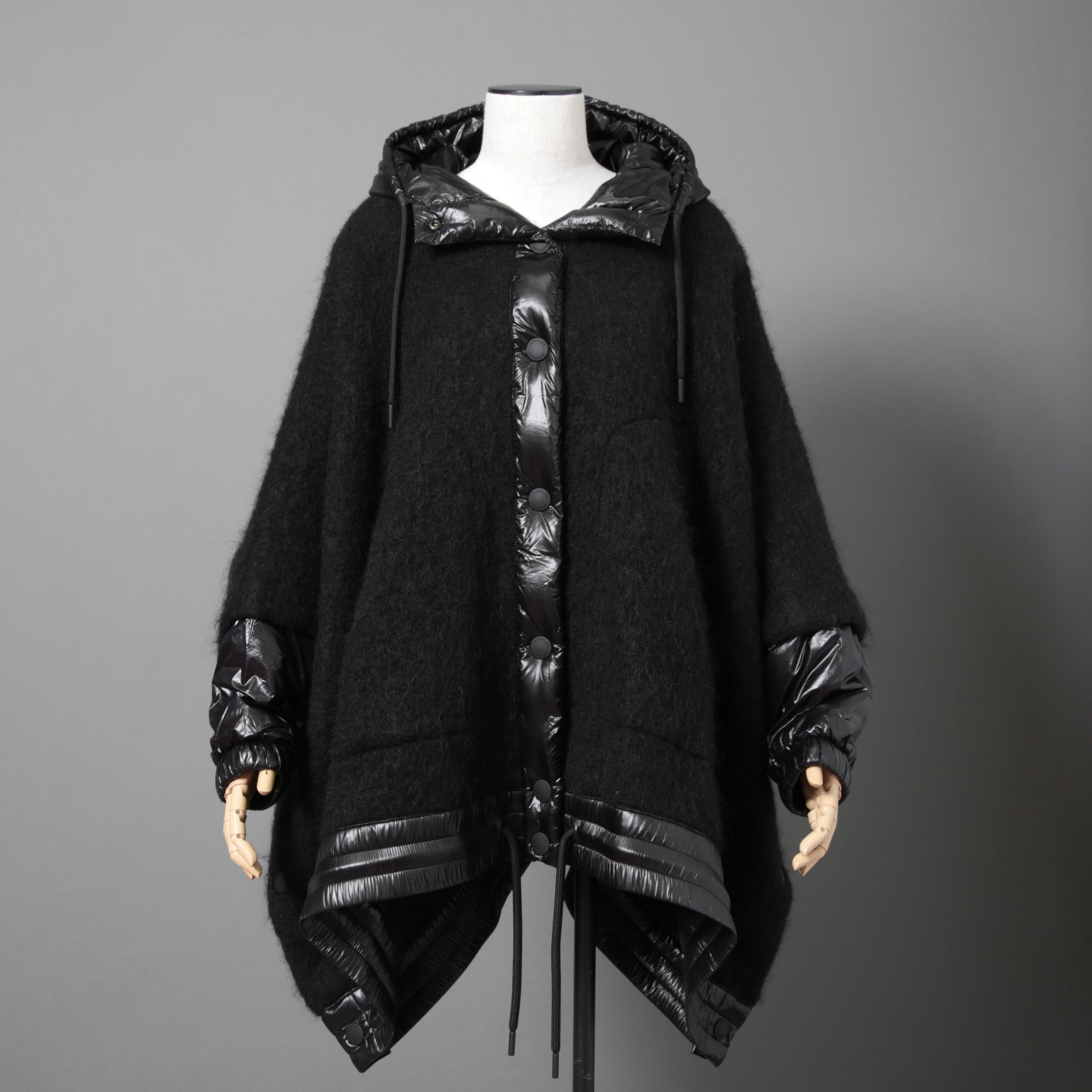 MONCLER モンクレール /  2022-2023AW / GRENOBLE MANTELLA グルノーブル マンテラ / ウール モヘア アルパカ ニット ポンチョ / ダウン入り   / size FREE (BLACK)